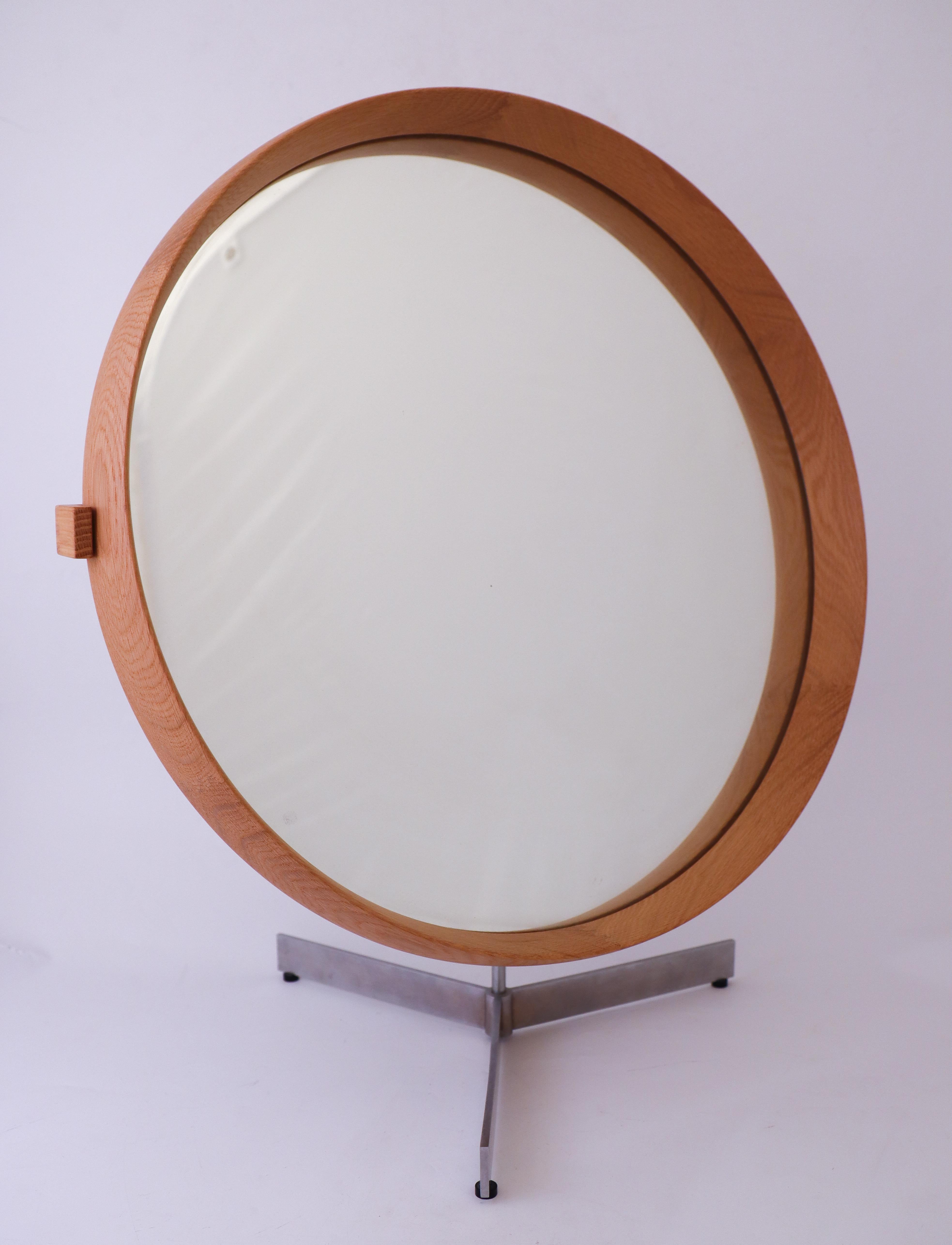 A lovely table mirror designed by Uno & Östen Kristiansson. Produced by Luxus in Vittsjö, Sweden in the 1960s. Base in brushed aluminum and the frame in oak. It is adjustable in angle and swiveling. It is in mint condition, This is a lovely mid
