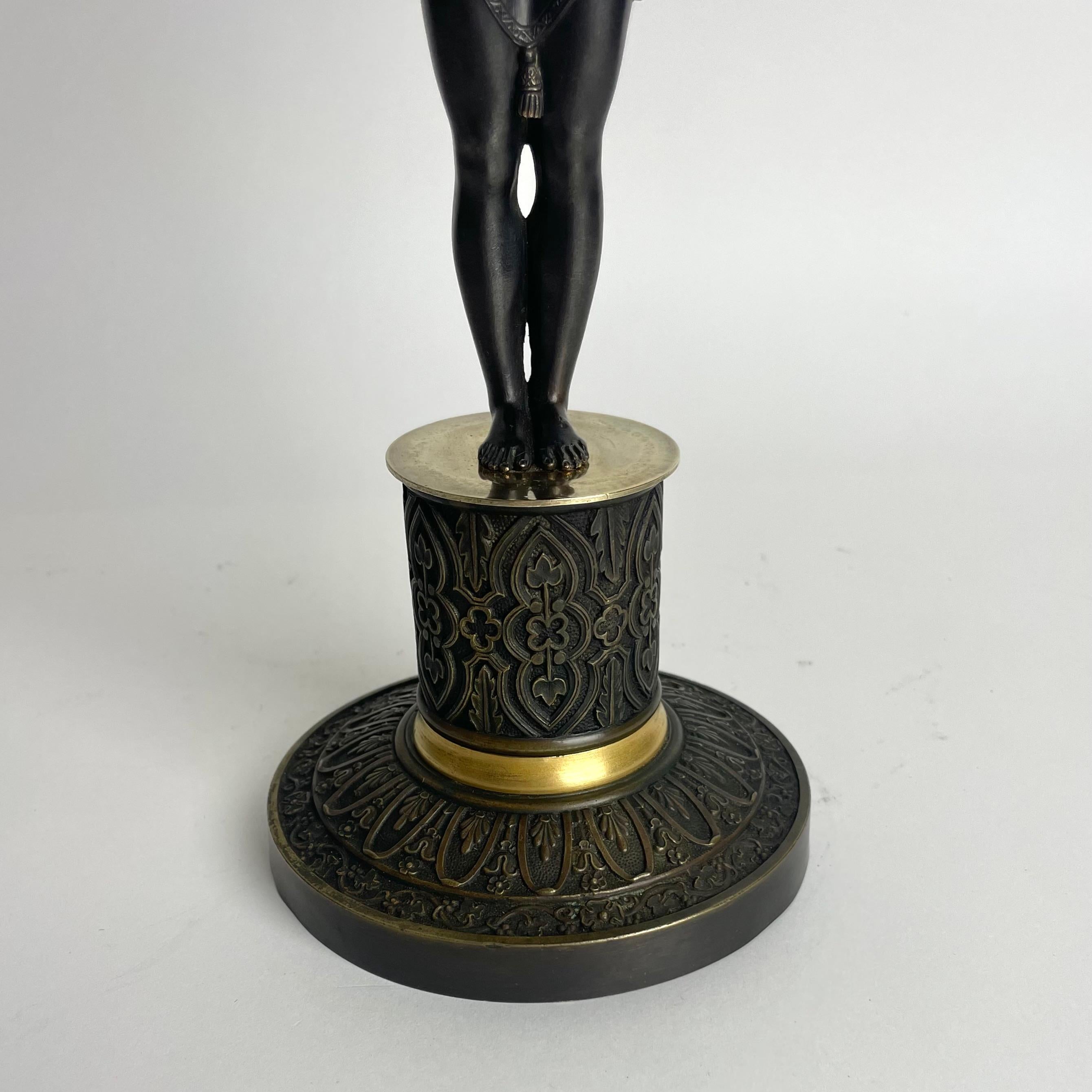 Miroir de table avec cariatides dans l'Empire français. Bronze doré et patiné foncé en vente 2