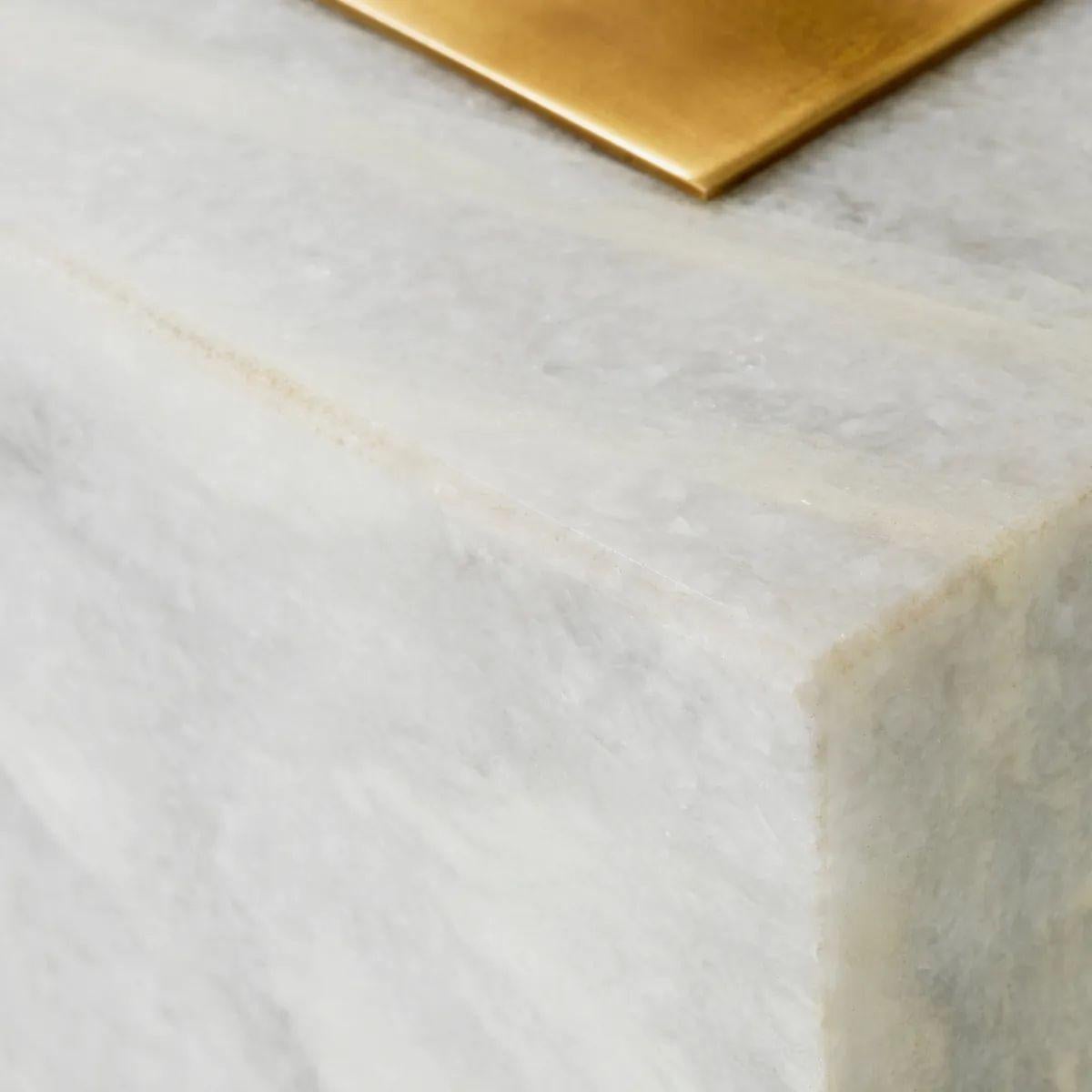 Table Mirror with White Marble Base and Vintage Brass Finish en vente 1