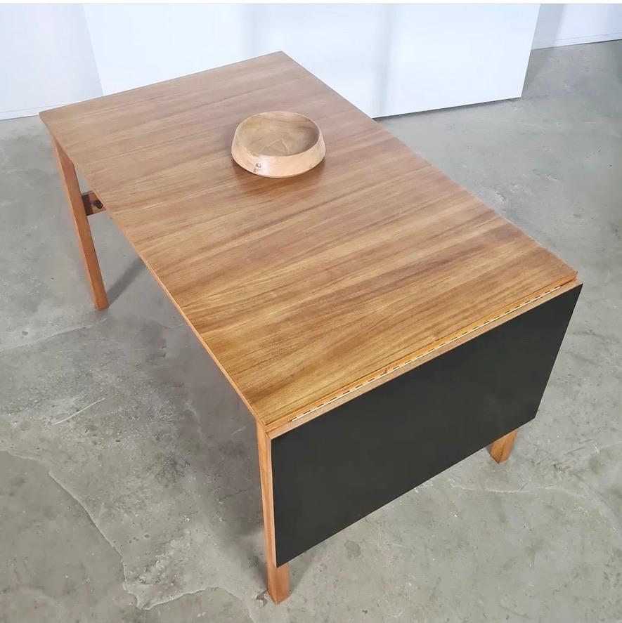 Table model 200 by Alain Richard, TV furniture edition In Excellent Condition For Sale In PARIS, FR