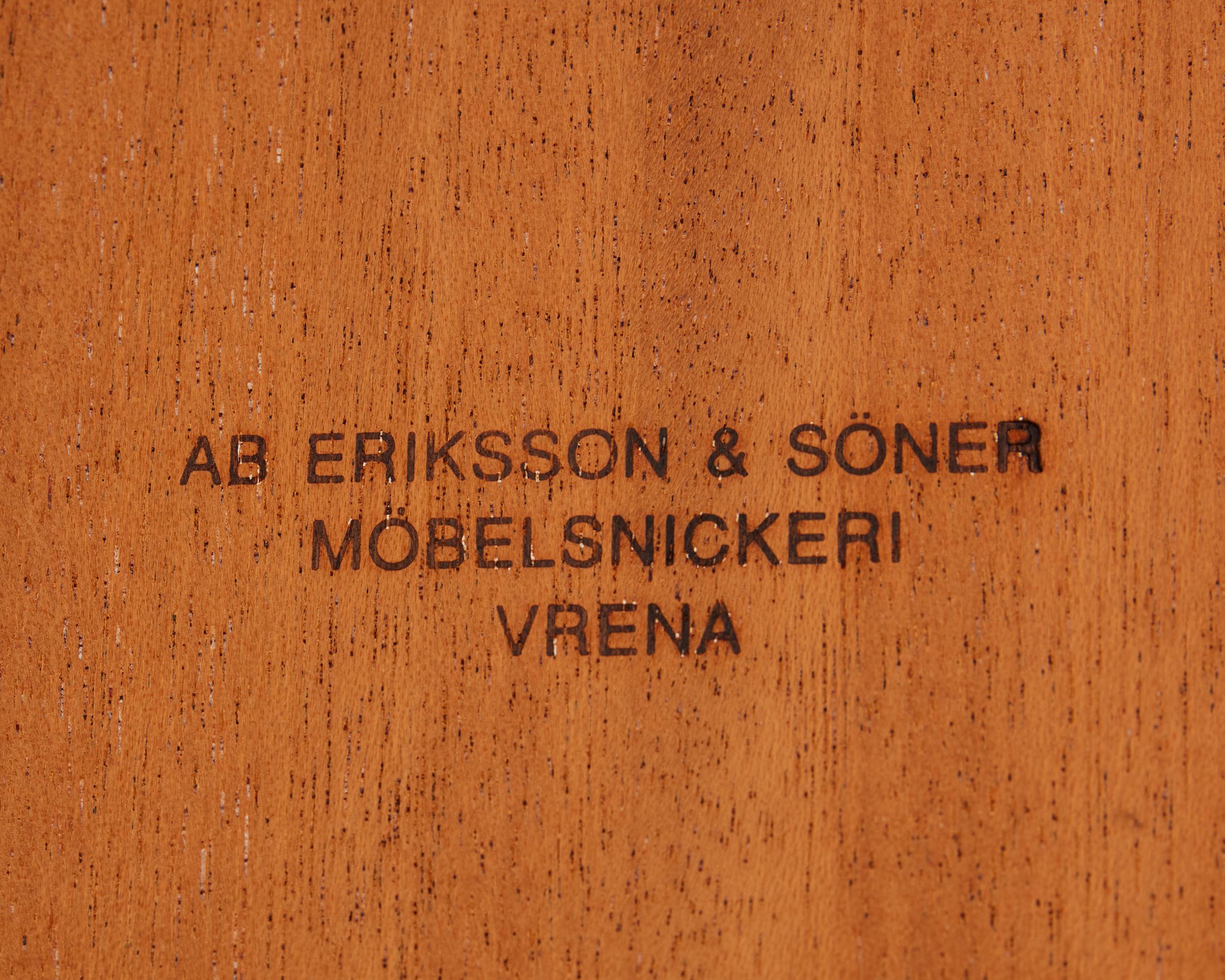 Table model 590 designed by Josef Frank for Svenskt Tenn, Sweden, 1950s, Elm For Sale 3