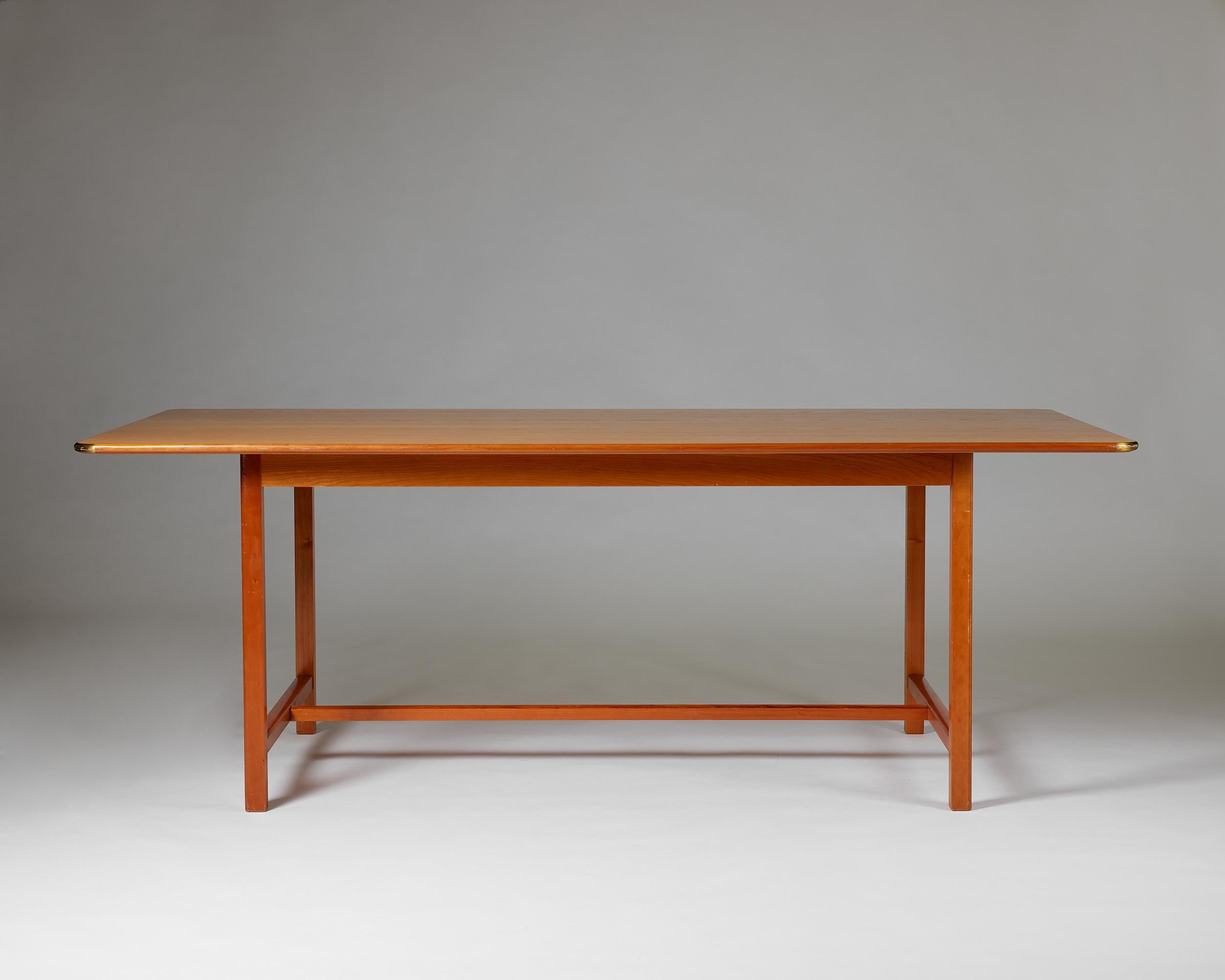 Mid-Century Modern Table modèle 590 conçue par Josef Frank pour Svenskt Tenn, Suède, années 1950, Orme en vente