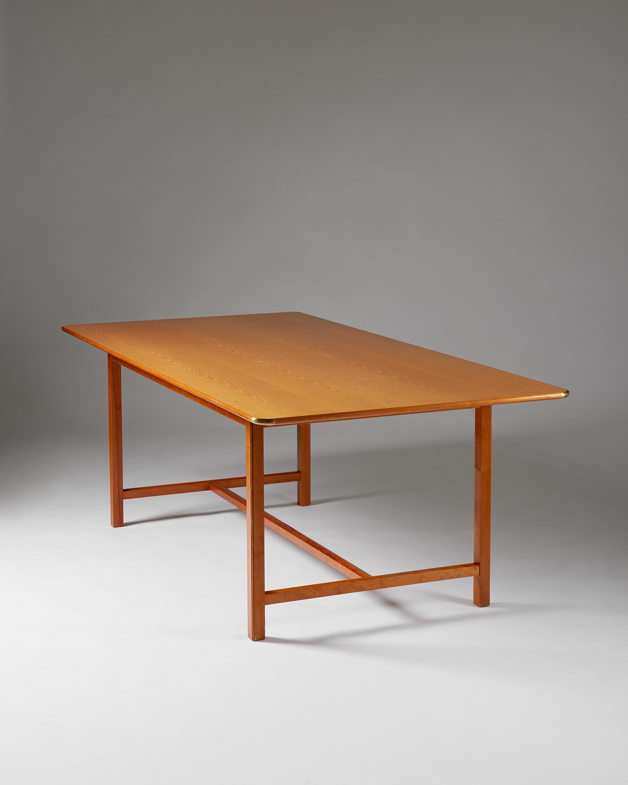 Tisch Modell 590, entworfen von Josef Frank für Svenskt Tenn, Schweden, 1950er Jahre, Ulme, Tisch (Schwedisch) im Angebot