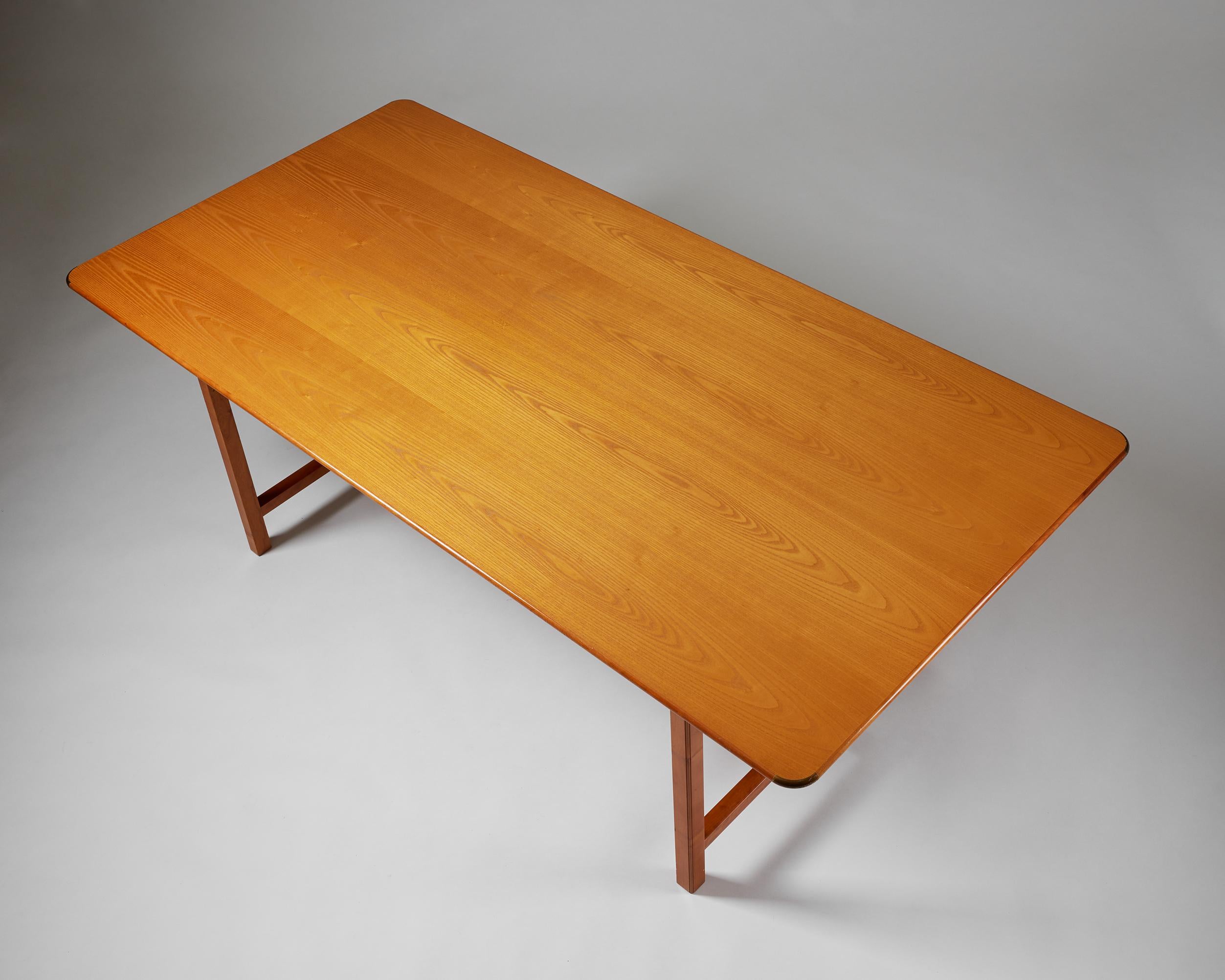 Mid-20th Century Table model 590 designed by Josef Frank for Svenskt Tenn, Sweden, 1950s, Elm For Sale