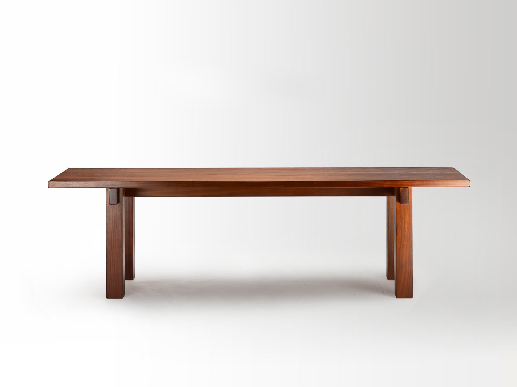Rare Brazil Table by Charlotte Perriand, edited in 1970 by sentou in solid mahogany.
Very radical design for this collectible piece.