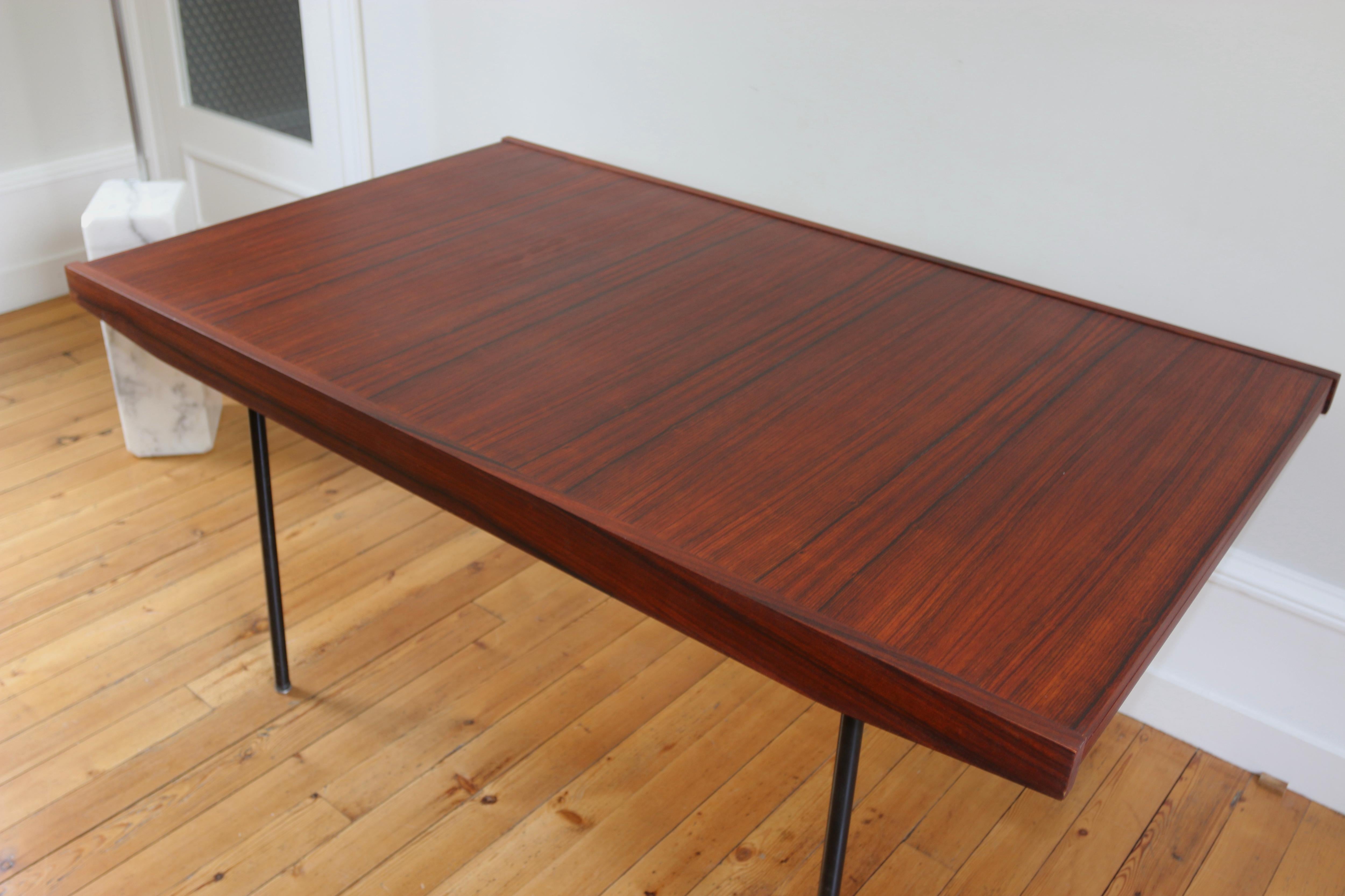 Table moderniste vintage en palissandre Alain Richard In Good Condition For Sale In NANTES, FR