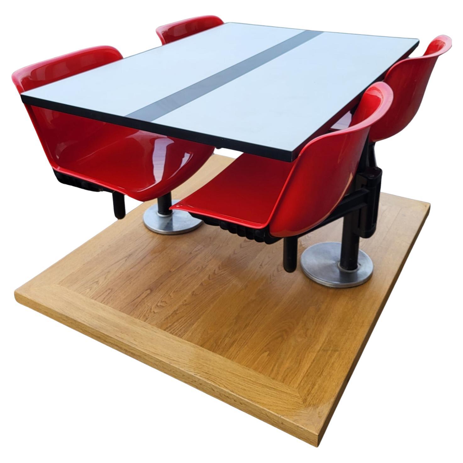 Tisch modus et 4 Chaises Osvaldo Borsani par Tecno Italie, Space Age, 1970 (Italienisch) im Angebot
