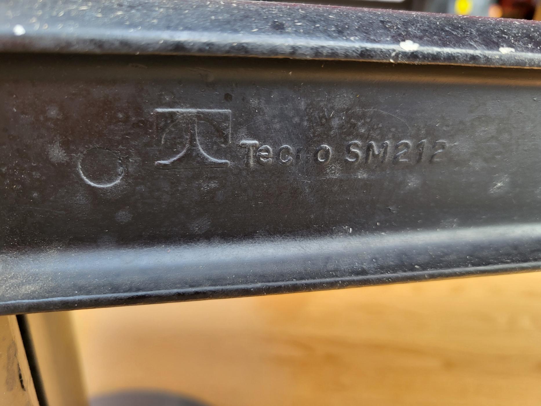 Tisch modus et 4 Chaises Osvaldo Borsani par Tecno Italie, Space Age, 1970 im Angebot 3