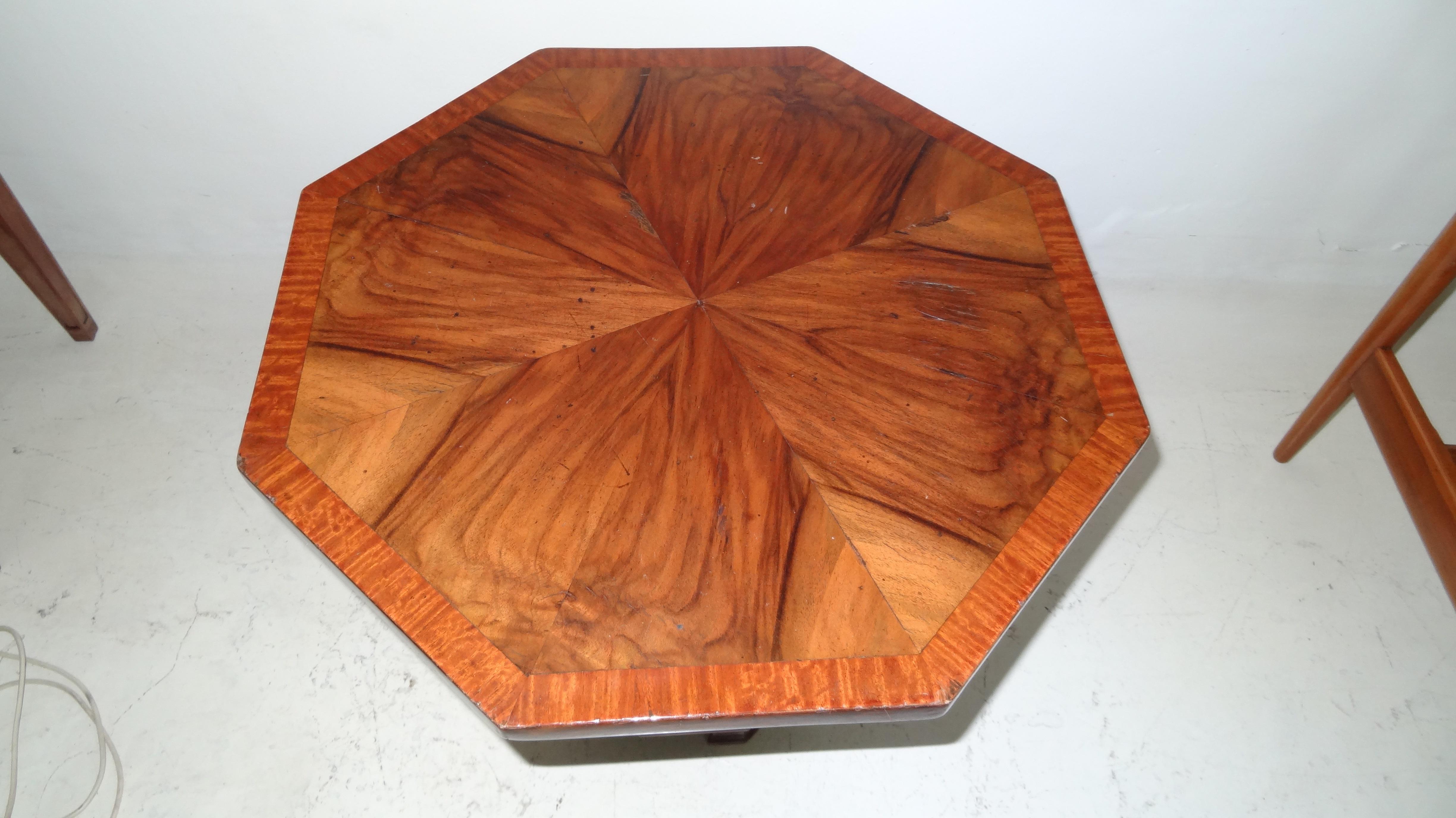 Bois Table octogonale en bois, France, 1930, Art Déco en vente