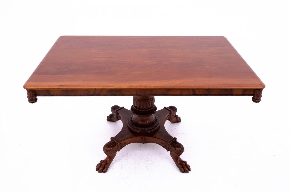 Table on lion's paws, Northern Europe, late 19th century. For Sale
