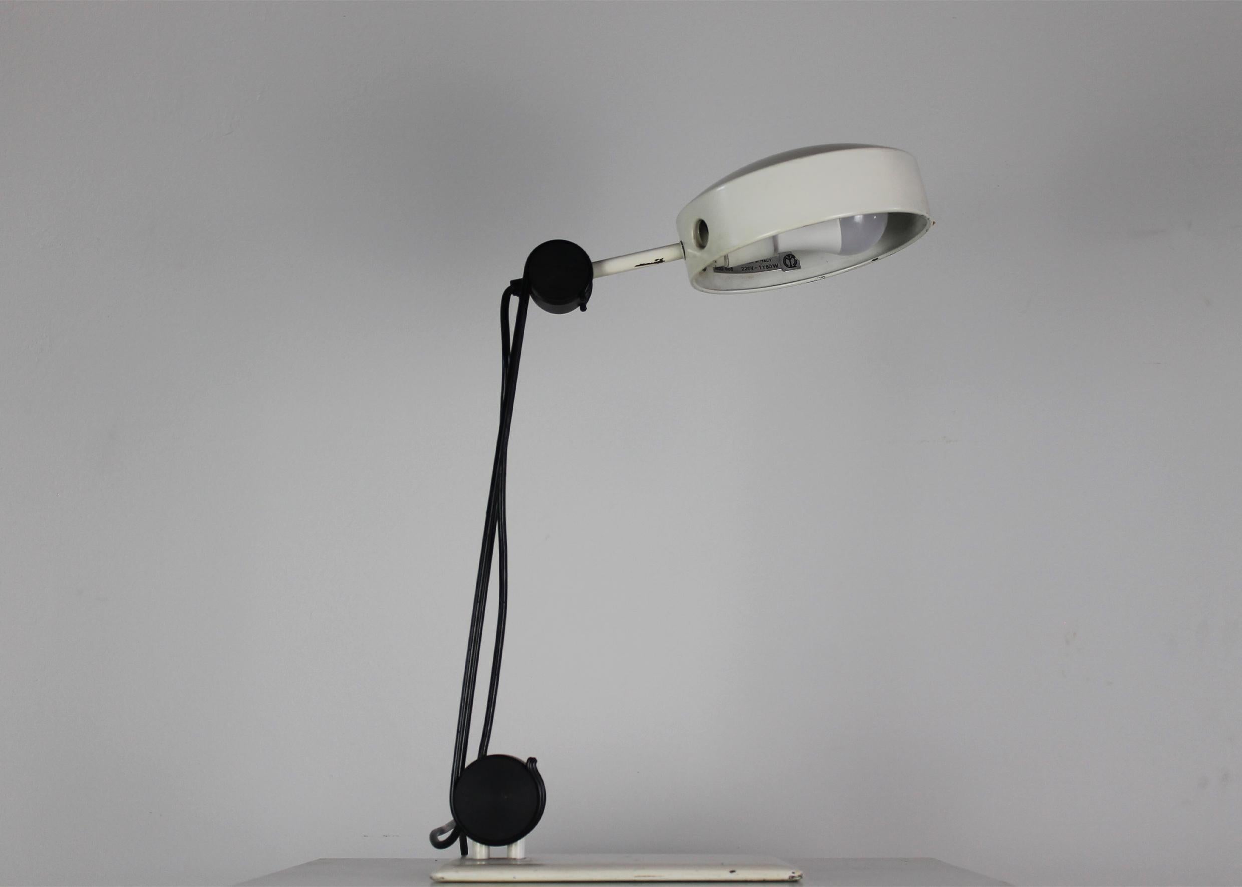 Table or desk lamp model Zeta or 665 in white lacquered and chromed metal, it presents a double arm formed by two metal rods anchored to the rectangular base, and an adjustable diffuser in white lacquered aluminium that it's rotatable at 360°
The