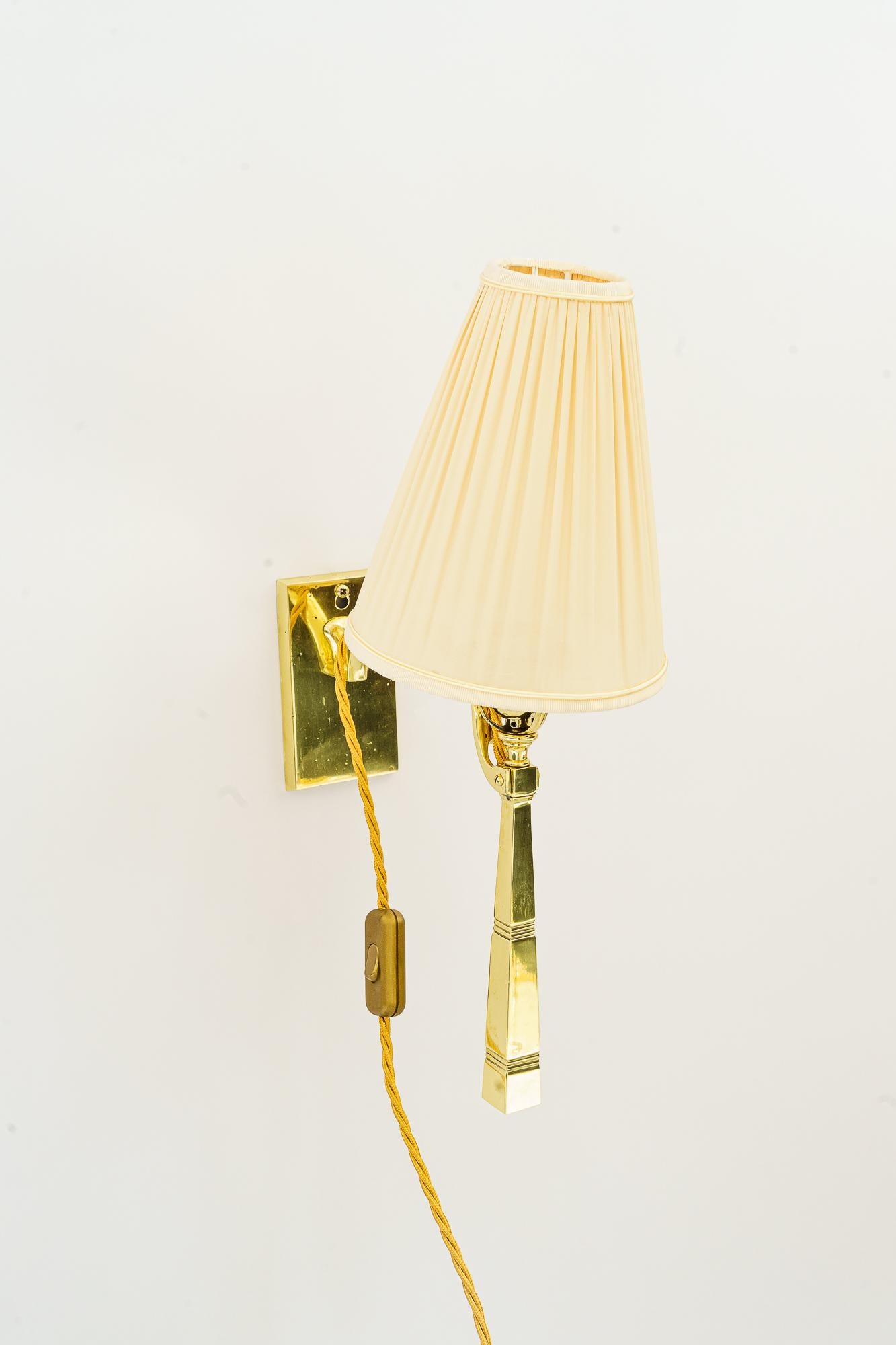 Tisch- oder Wandlampe mit Stoffschirm, Wien um 1920 (Poliert) im Angebot