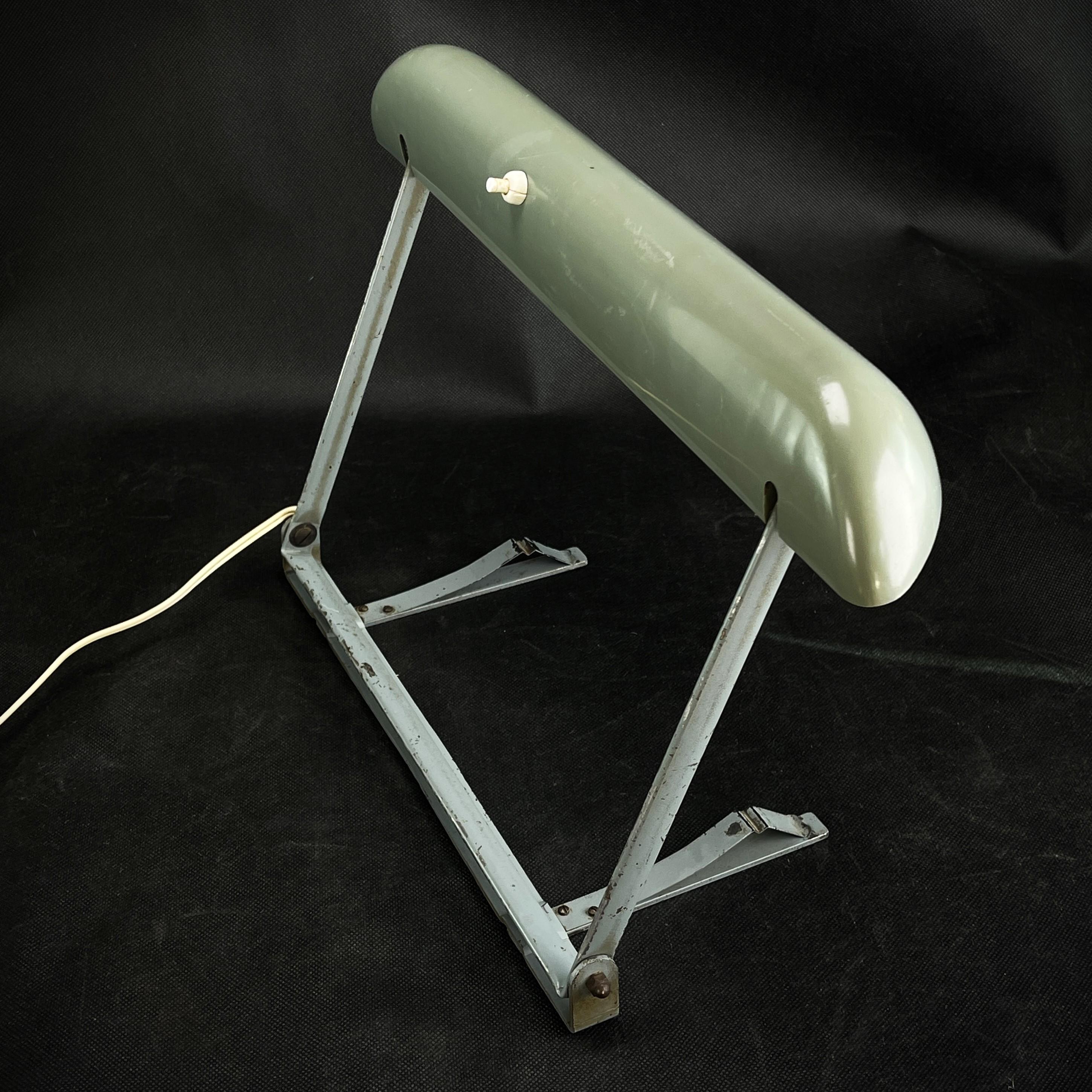 Français Lampe de table ou de travail, attribuée à Charlotte Perriand, Philips, années 1950 en vente