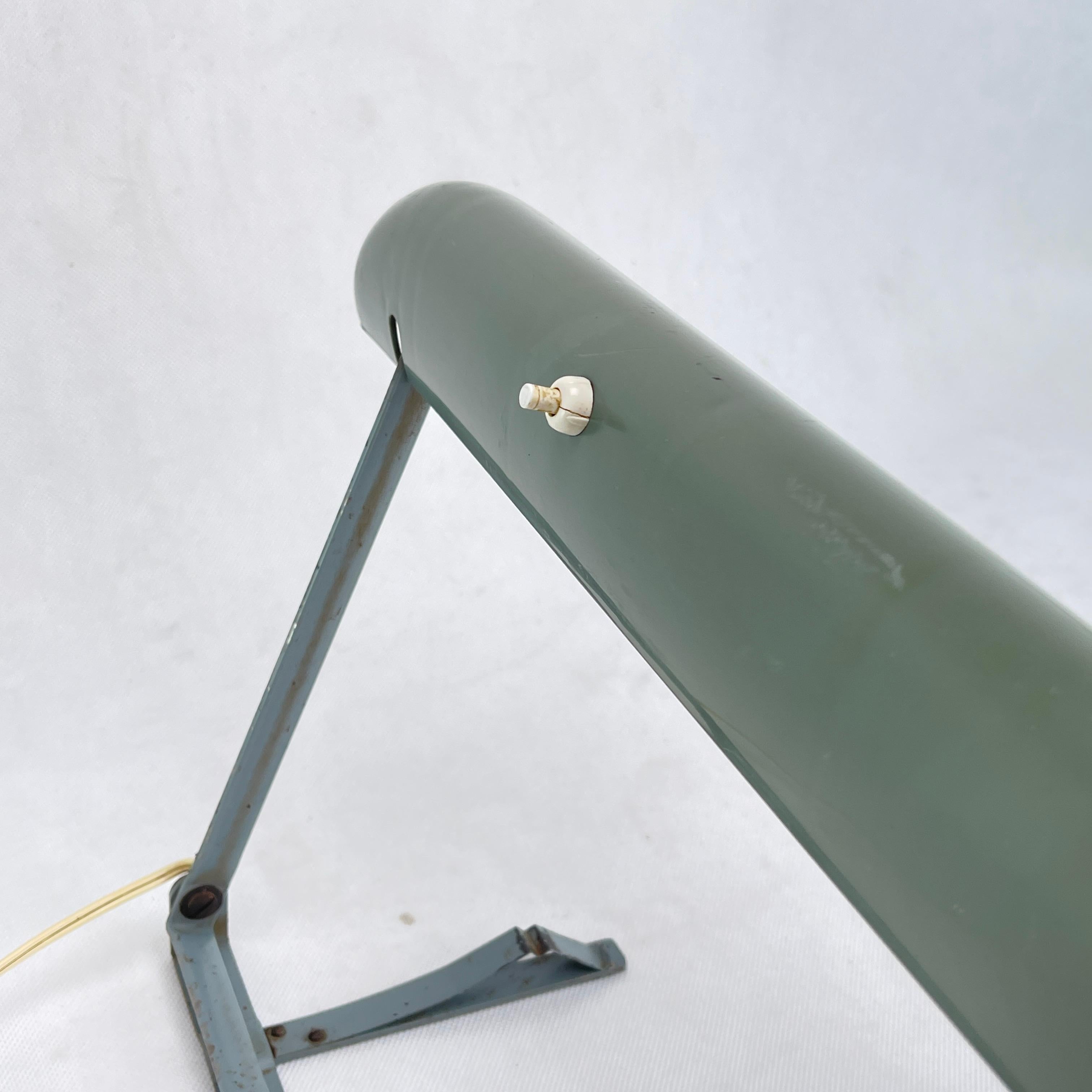Table or work lamp, attributed to Charlotte Perriand, Philips, 1950s In Good Condition For Sale In Saarburg, RP