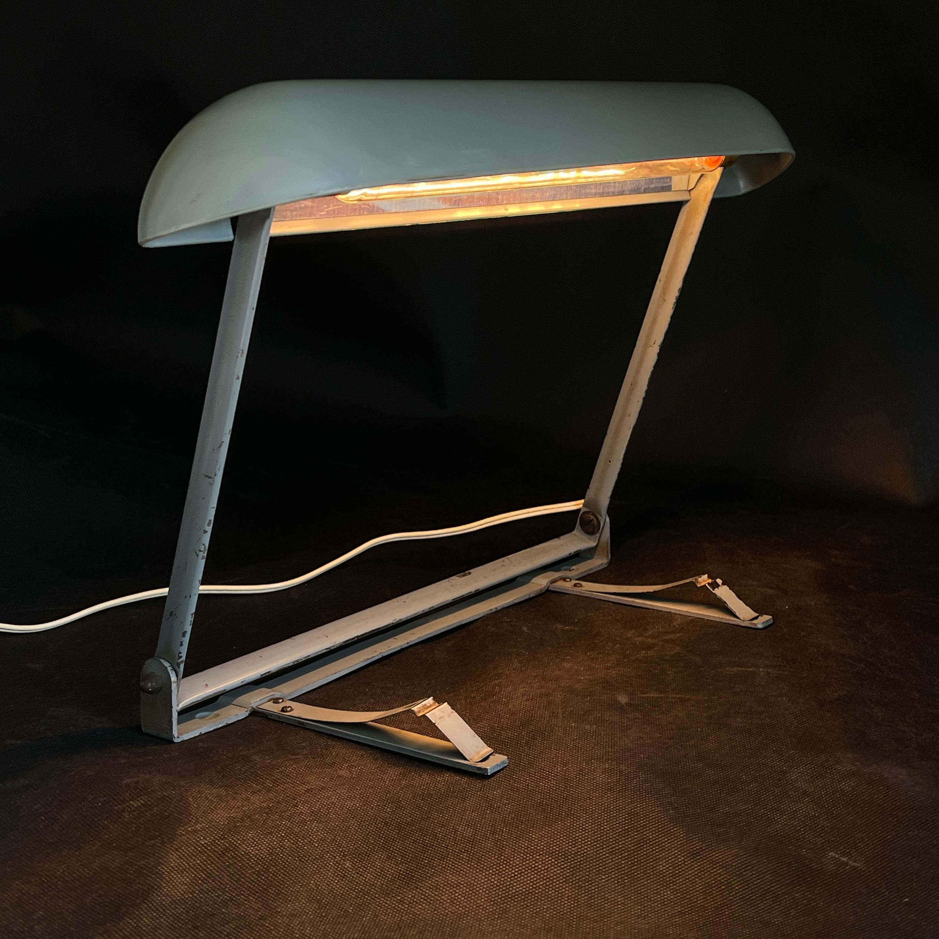Francese Lampada da tavolo o da lavoro, attribuita a Charlotte Perriand, Philips, anni '50 in vendita