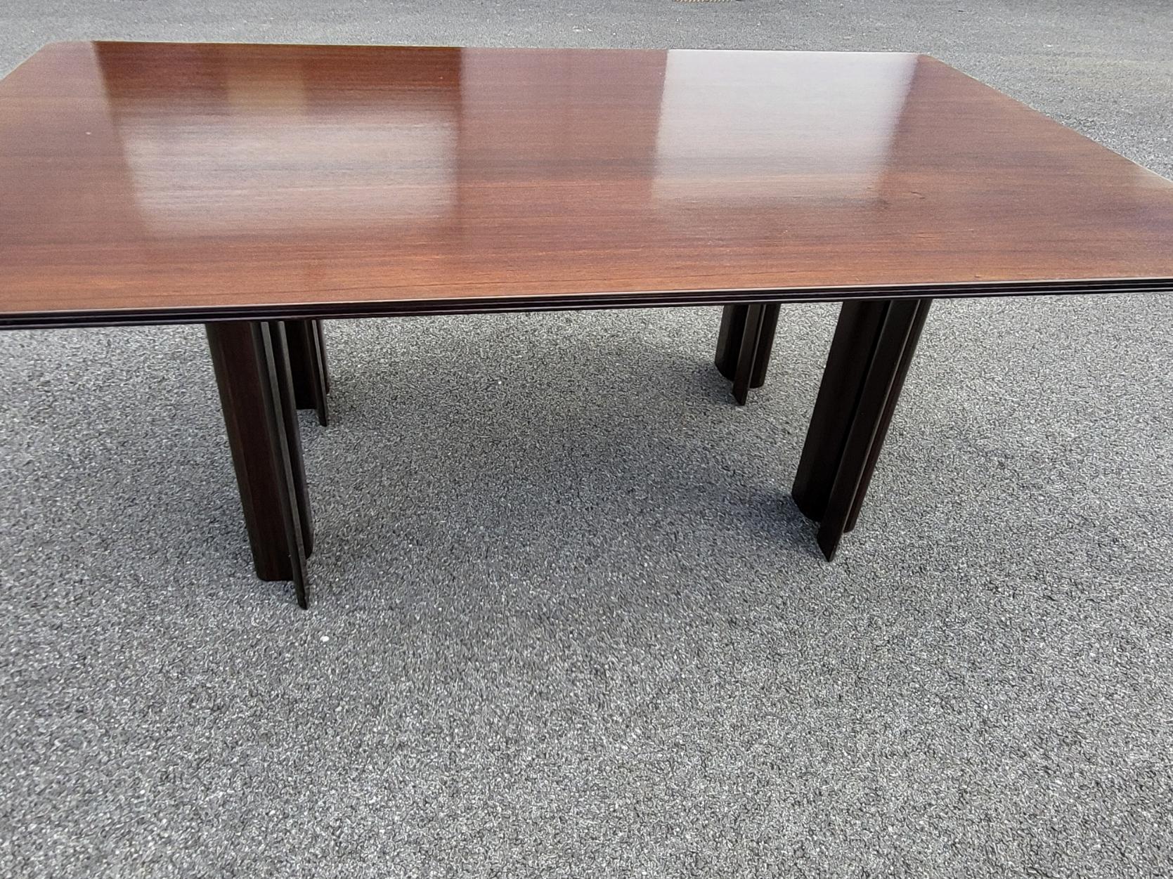 italien Table ou bureau Mim Roma en bois de palissandre et placage Italie vers 1980 en vente