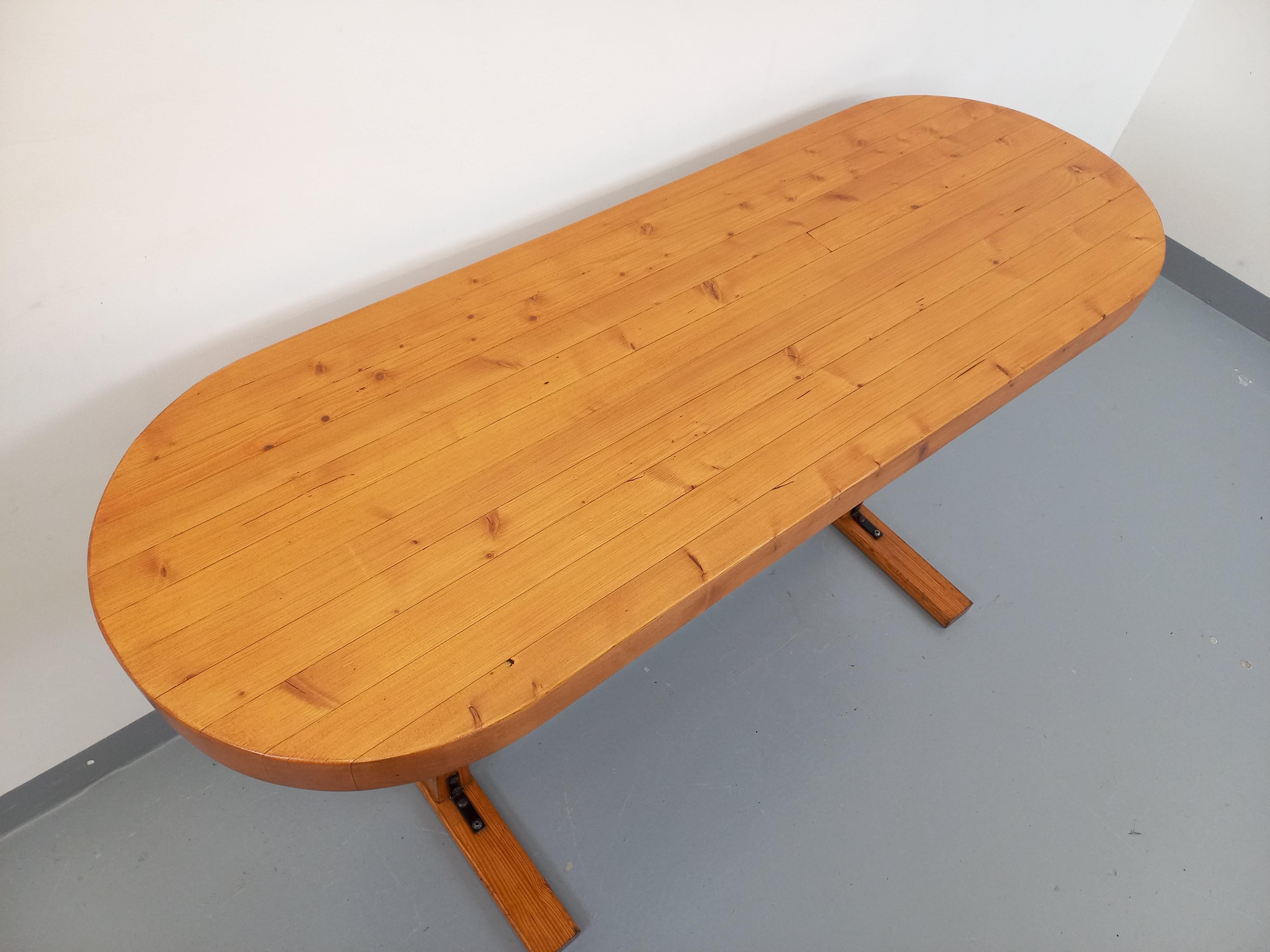 Table ovale / console vintage en pin des années 60 70 Bon état - En vente à BESANÇON, FR