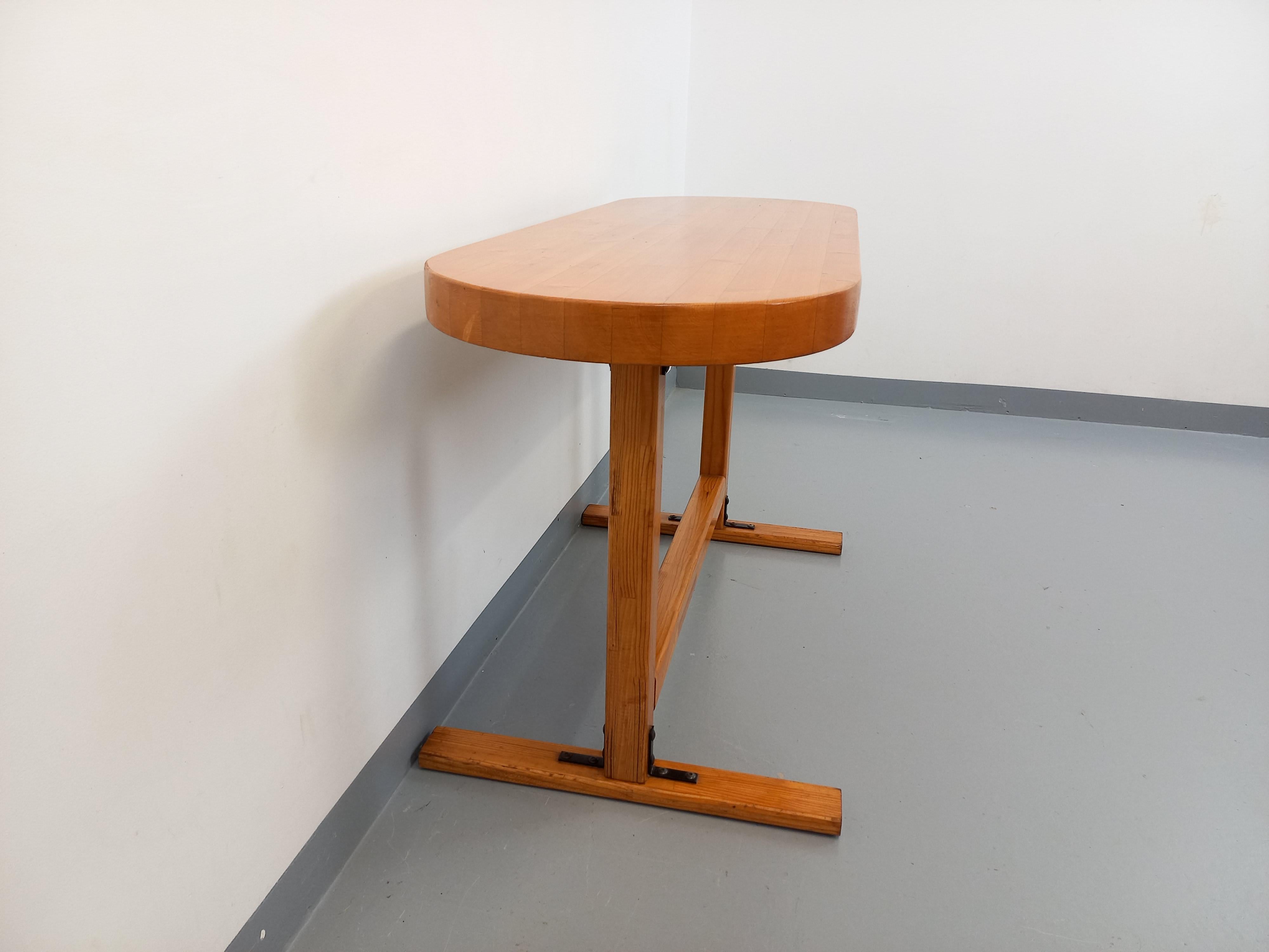 Pin Table ovale / console vintage en pin des années 60 70 en vente