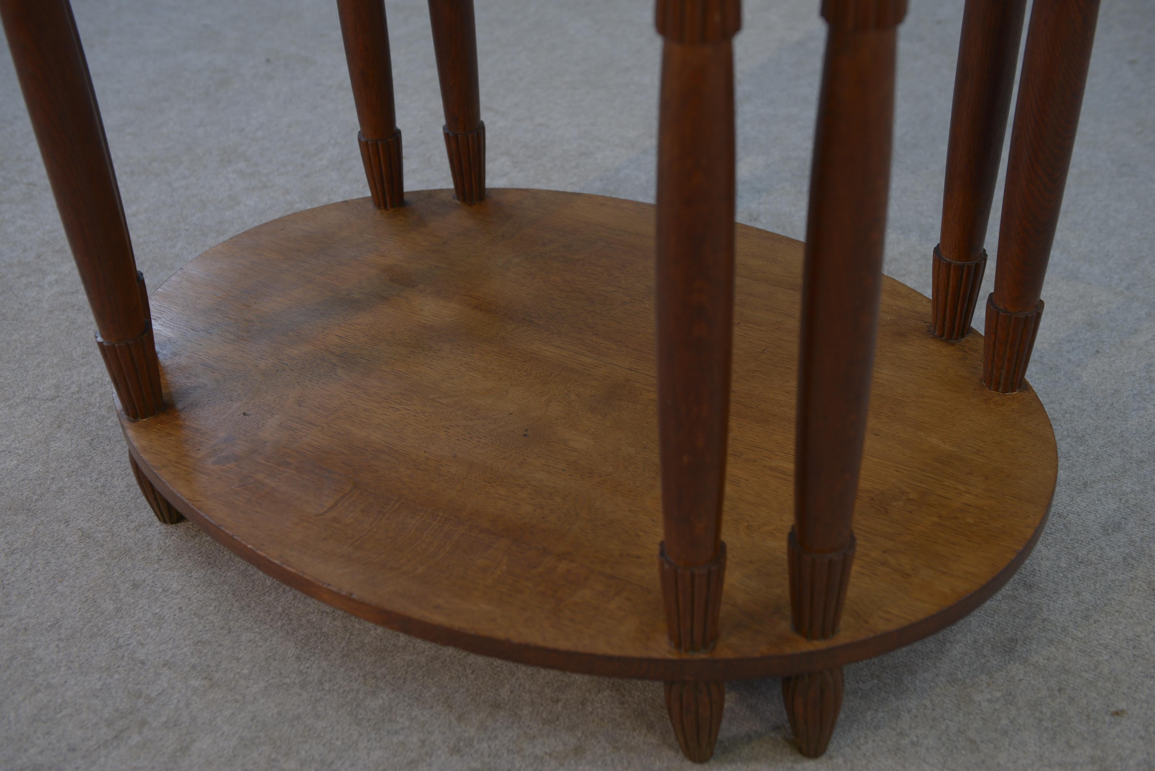 Table ovale en chêne massif art déco 1930 For Sale 4