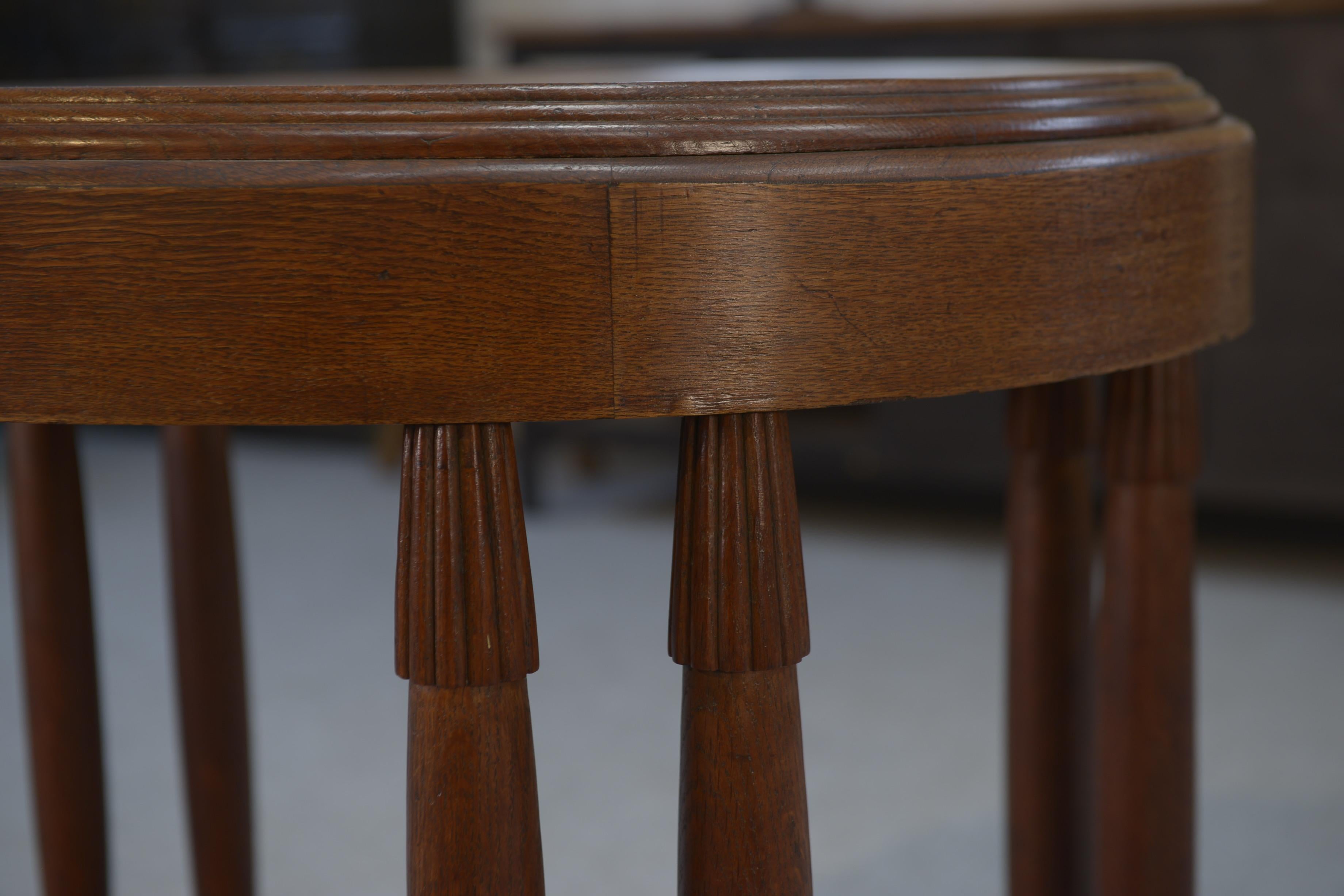 Table ovale en chêne massif art déco 1930 For Sale 6