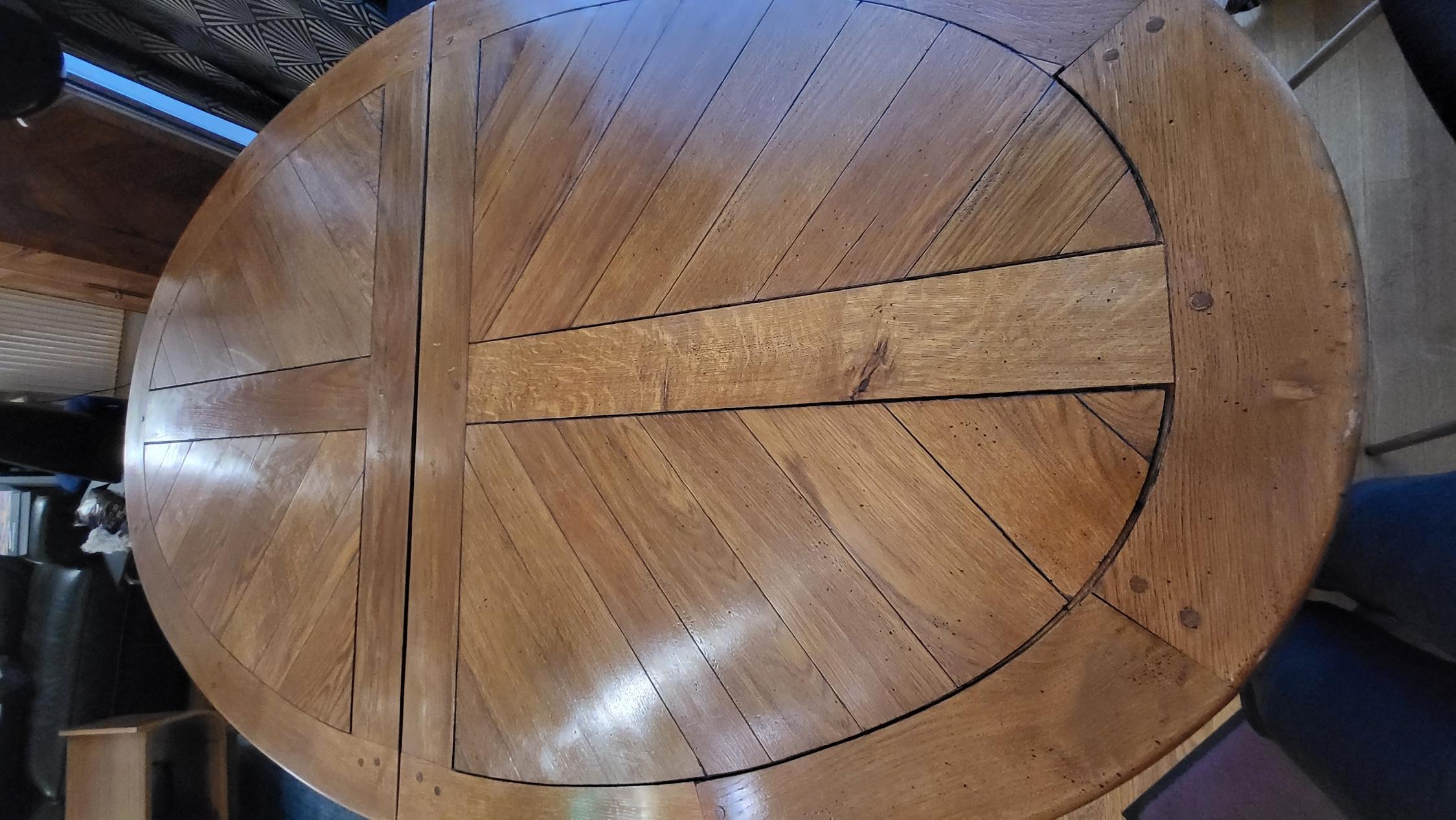 Table ovale française, en chêne massif grand taille avec pied central  1950 For Sale 2
