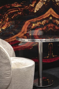 Piedistallo da tavolo in acciaio inox lucido con scritte personalizzate incise al laser Top Vetrite