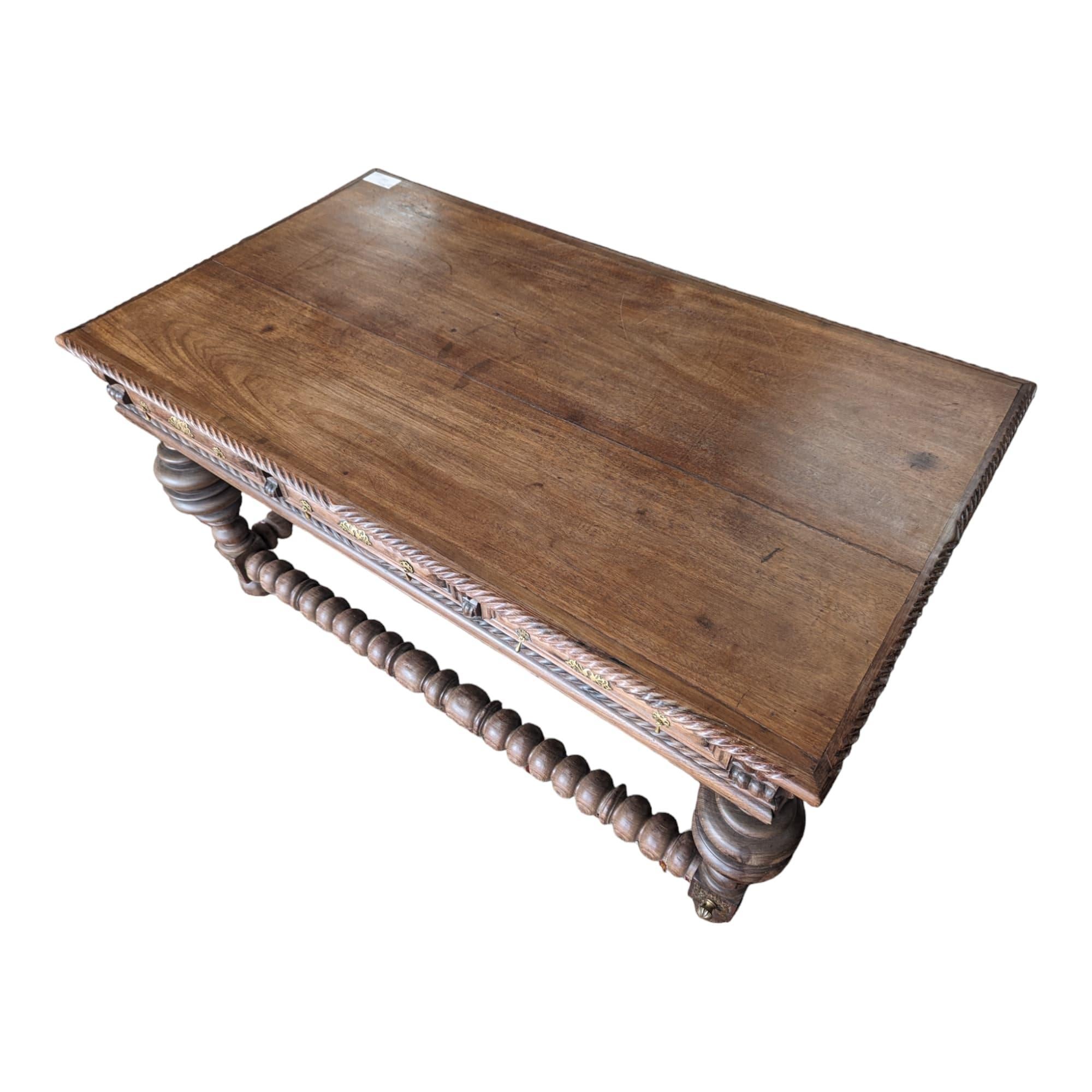 19th Century Rosewood Dining Table  In Good Condition For Sale In CANTELEU, FR