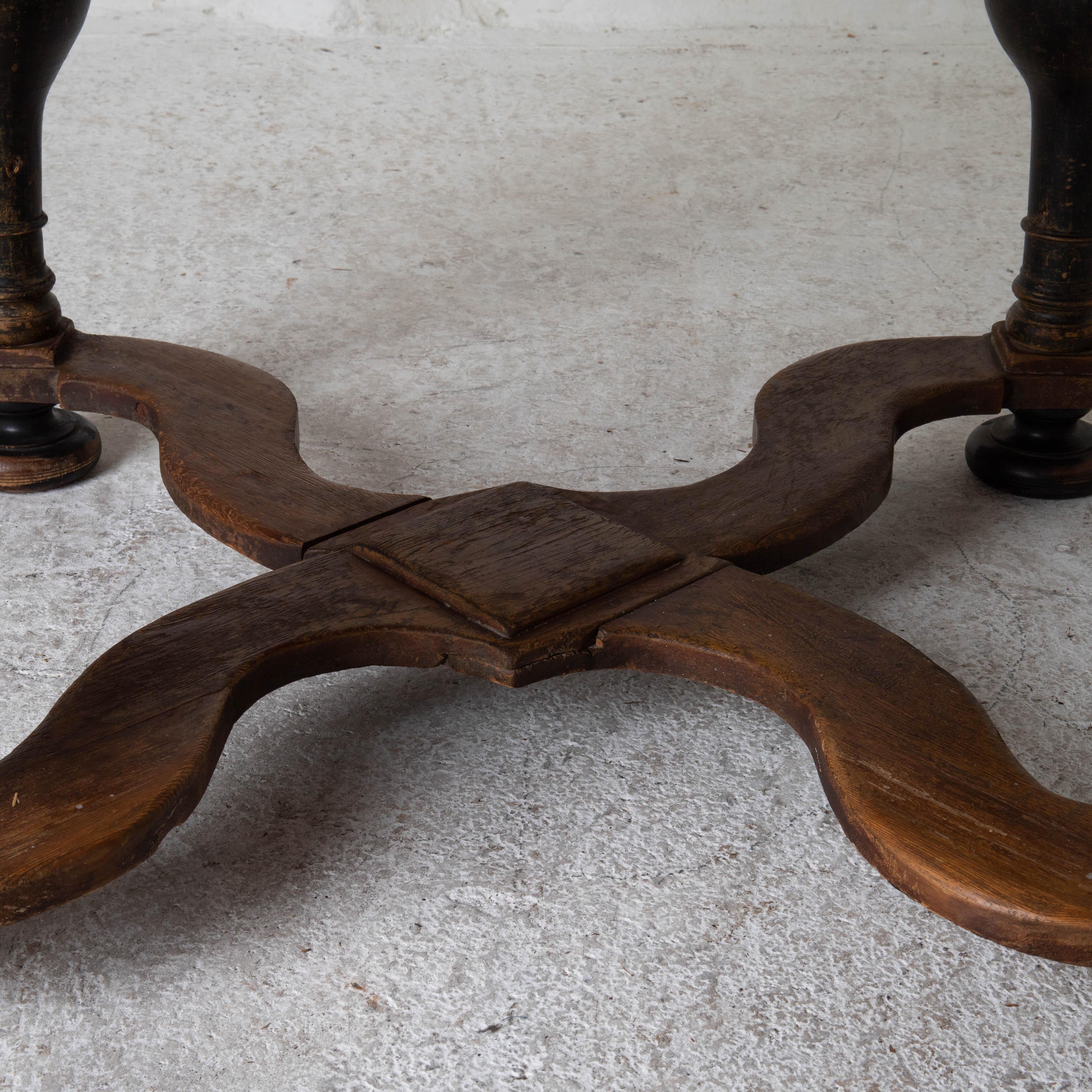 Table Rare Swedish Baroque Period 1650-1750 Leather Top Brown Sweden In Good Condition In New York, NY