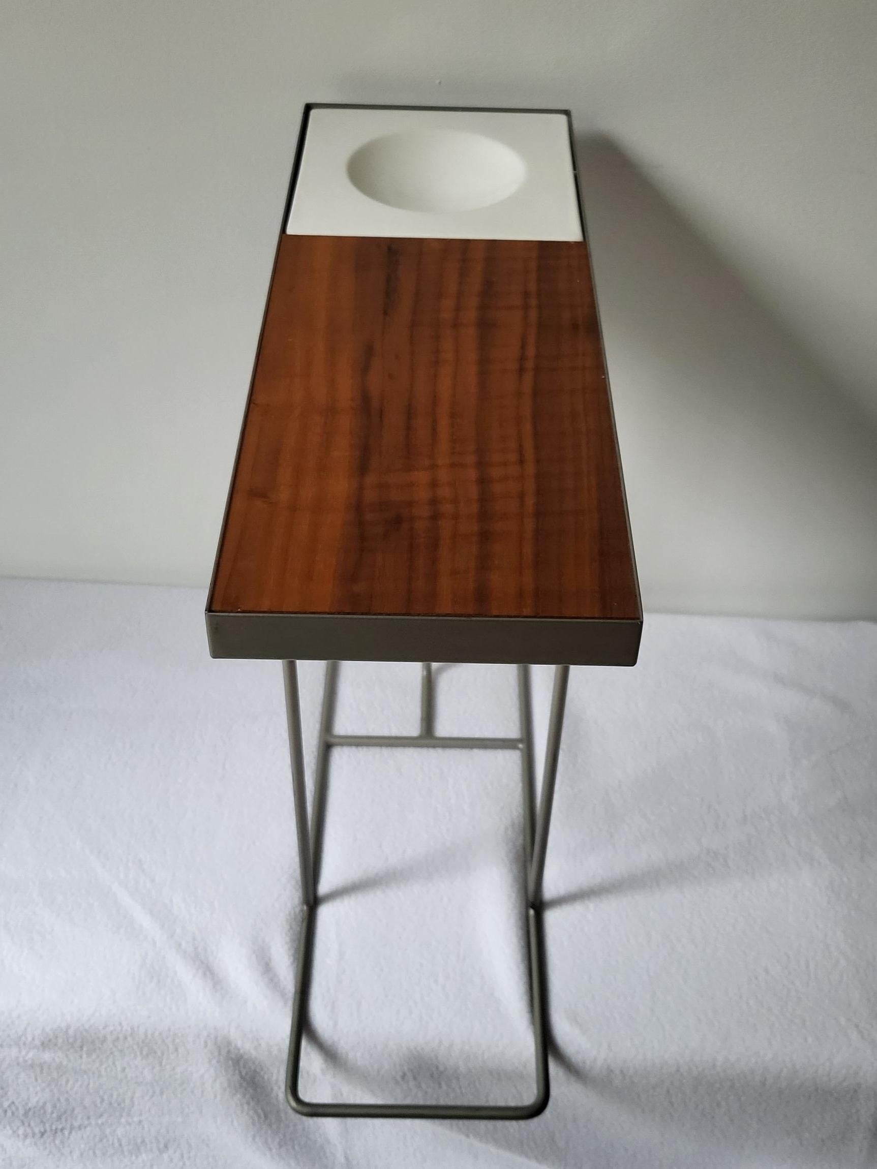 Français Table Robin Day par Habitat plateau en porcelaine blanche et bois design en vente