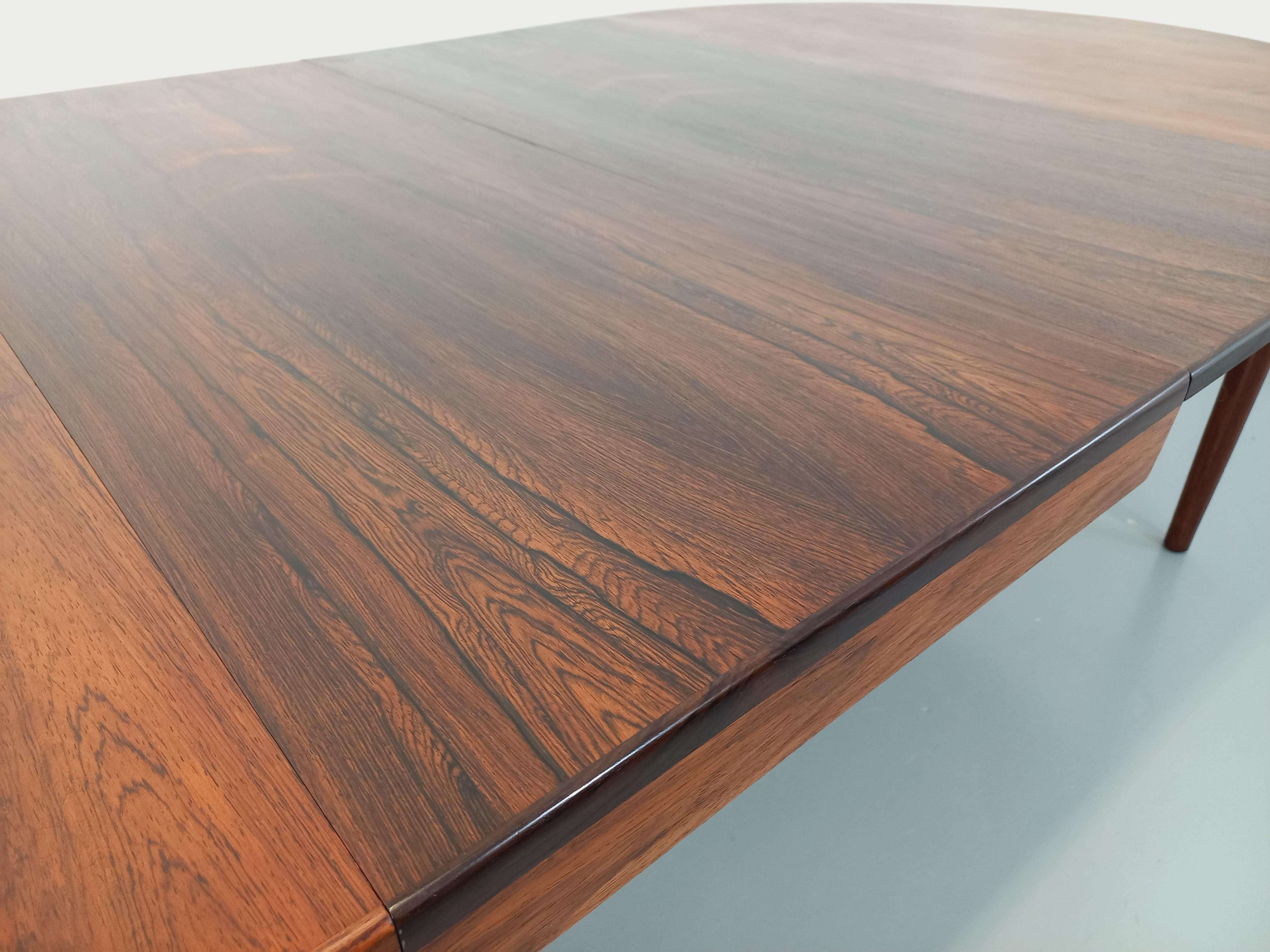 Table ronde danoise vintage des années 60 palissandre Harry Ostergaard en vente 3