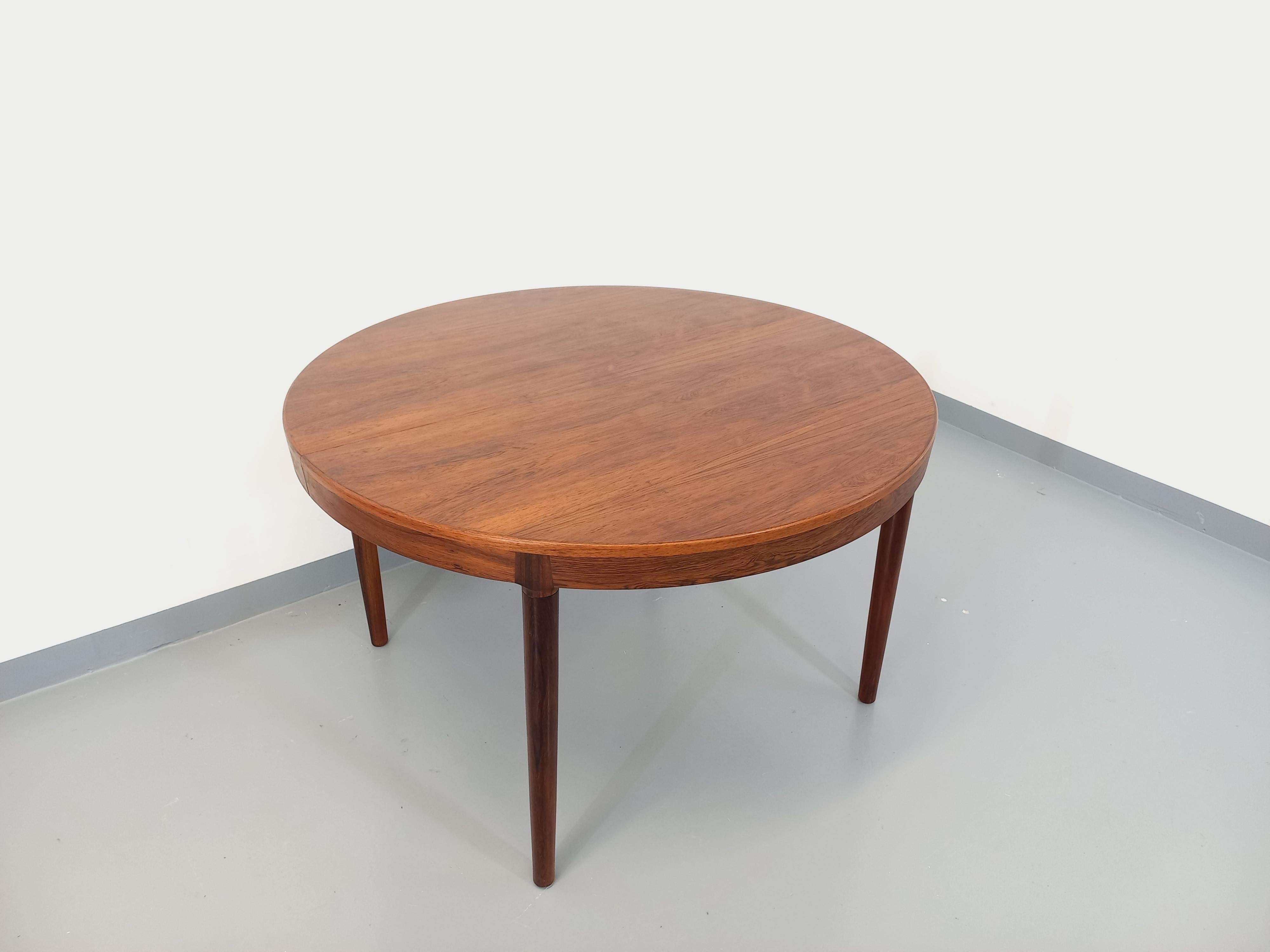 Table ronde danoise vintage des années 60 palissandre Harry Ostergaard en vente 5