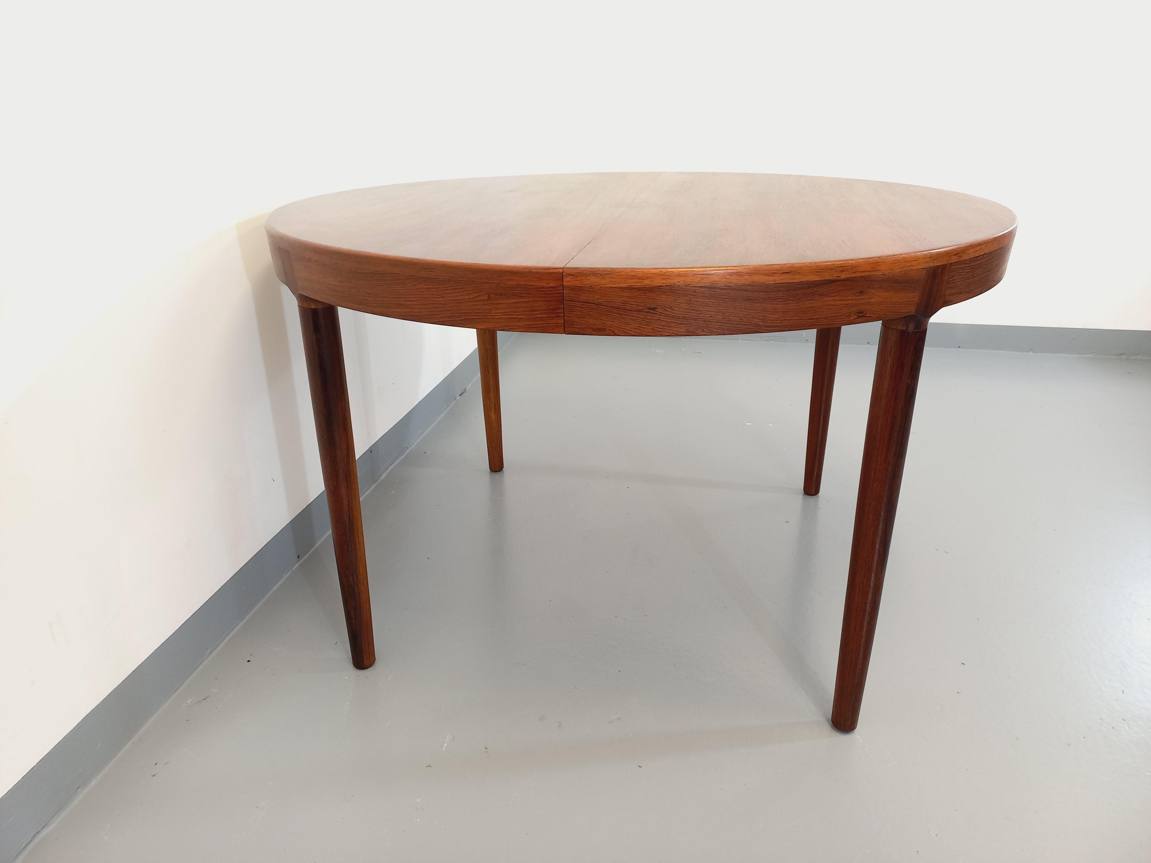 Table ronde danoise vintage des années 60 palissandre Harry Ostergaard en vente 9