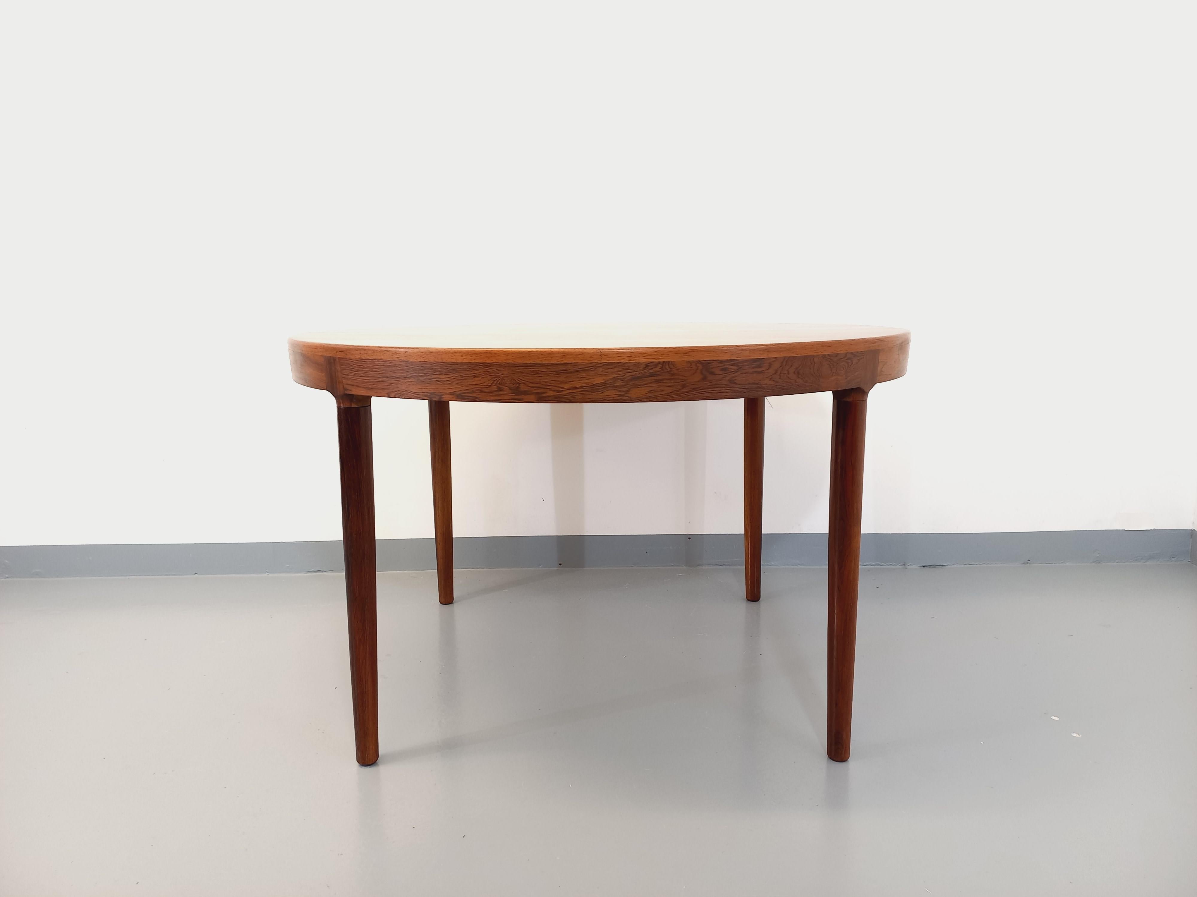 Table ronde danoise vintage des années 60 palissandre Harry Ostergaard en vente 13
