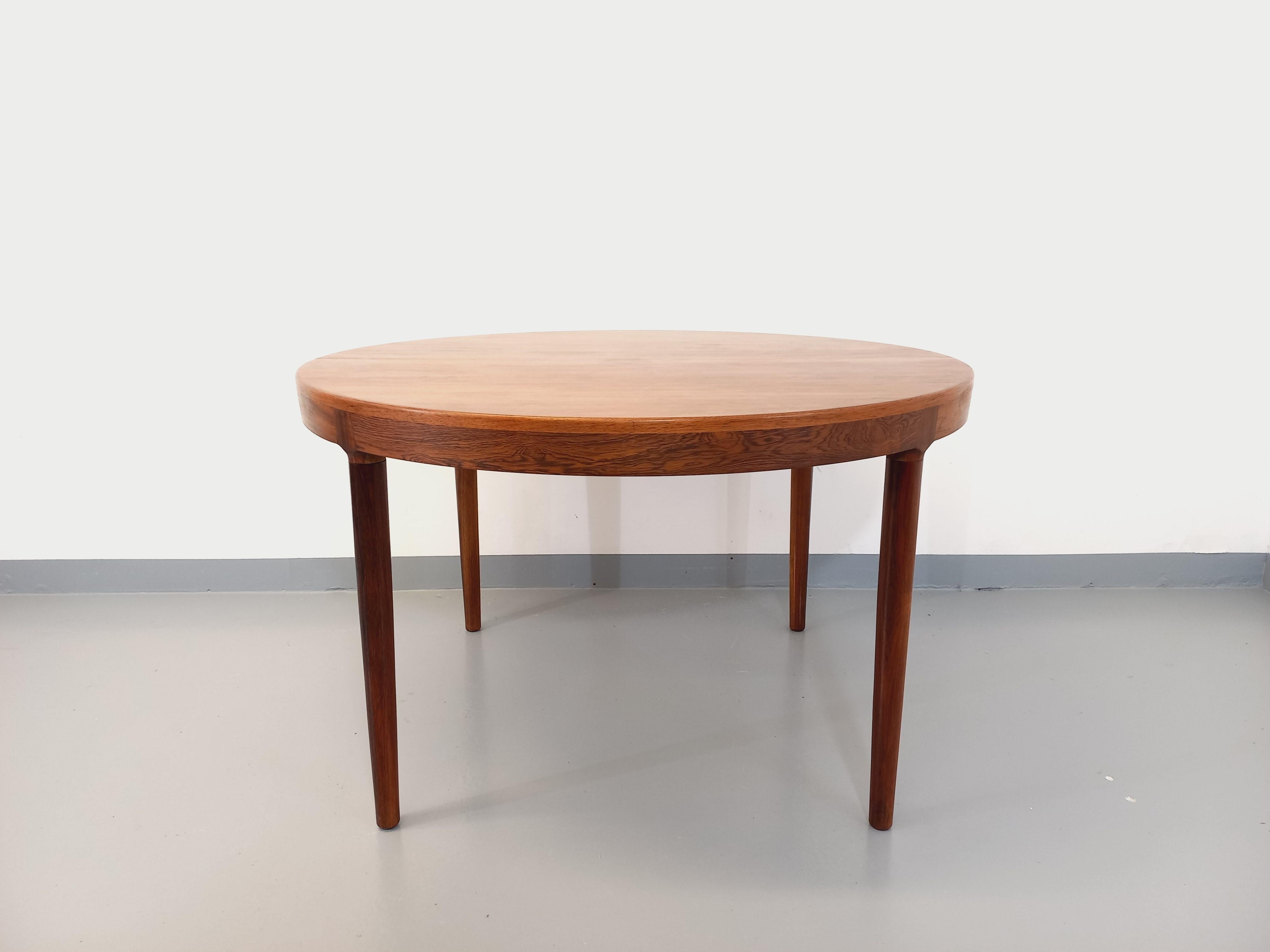Table ronde danoise vintage des années 60 palissandre Harry Ostergaard en vente 2