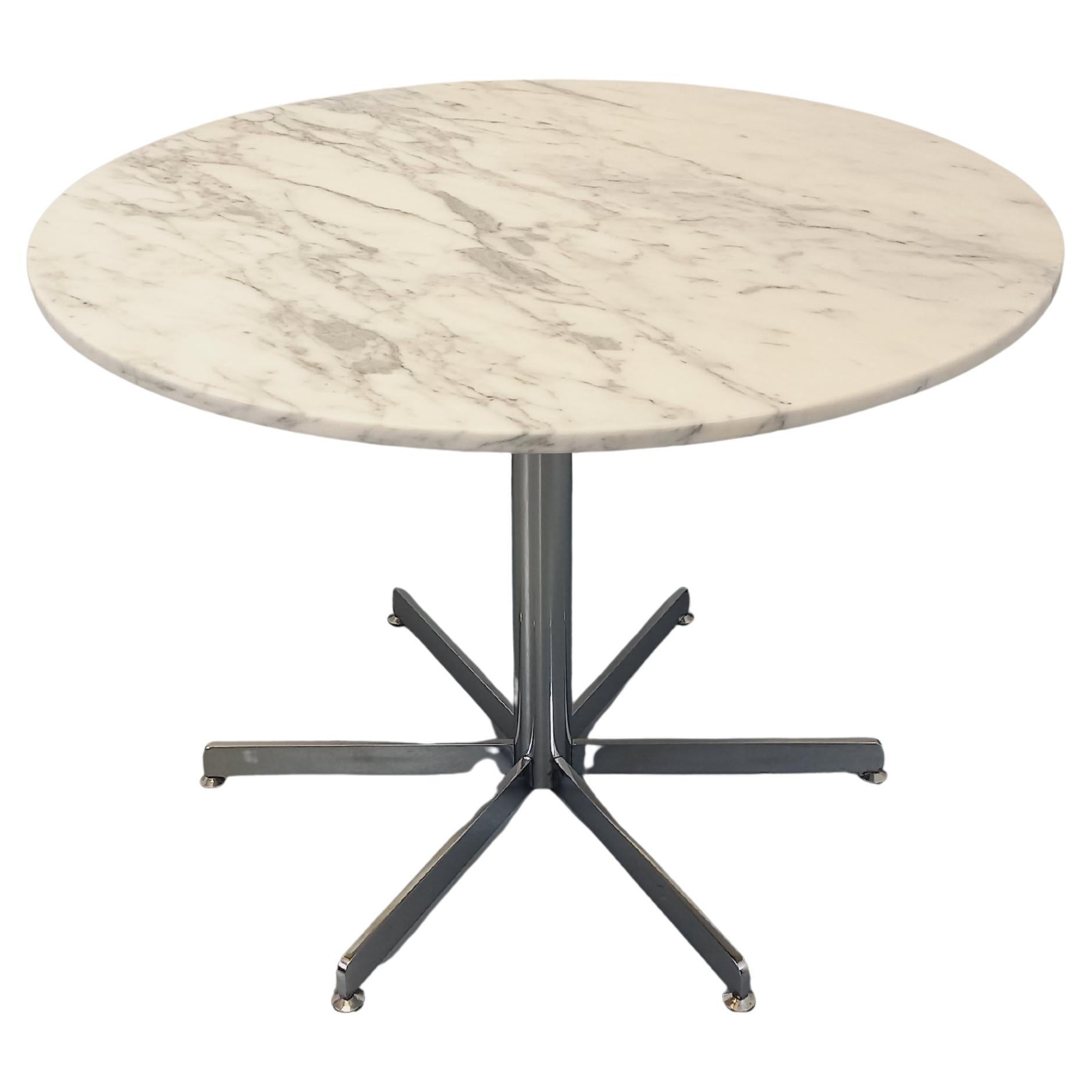 Table ronde de repas vintage en marbre blanc et métal chromé des années 70