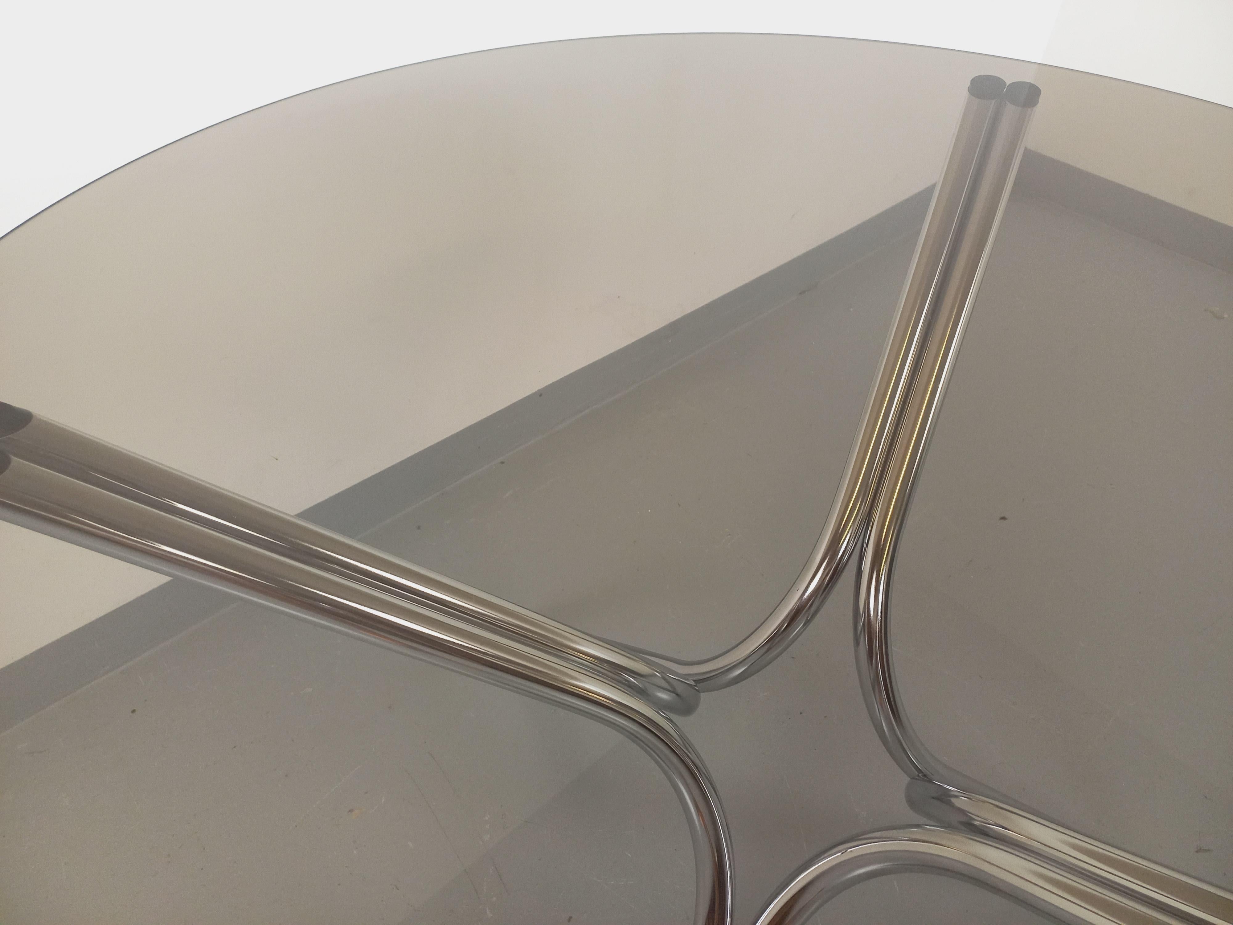 Table ronde de repas vintage en verre fumé et métal chromé style A Space des a 3