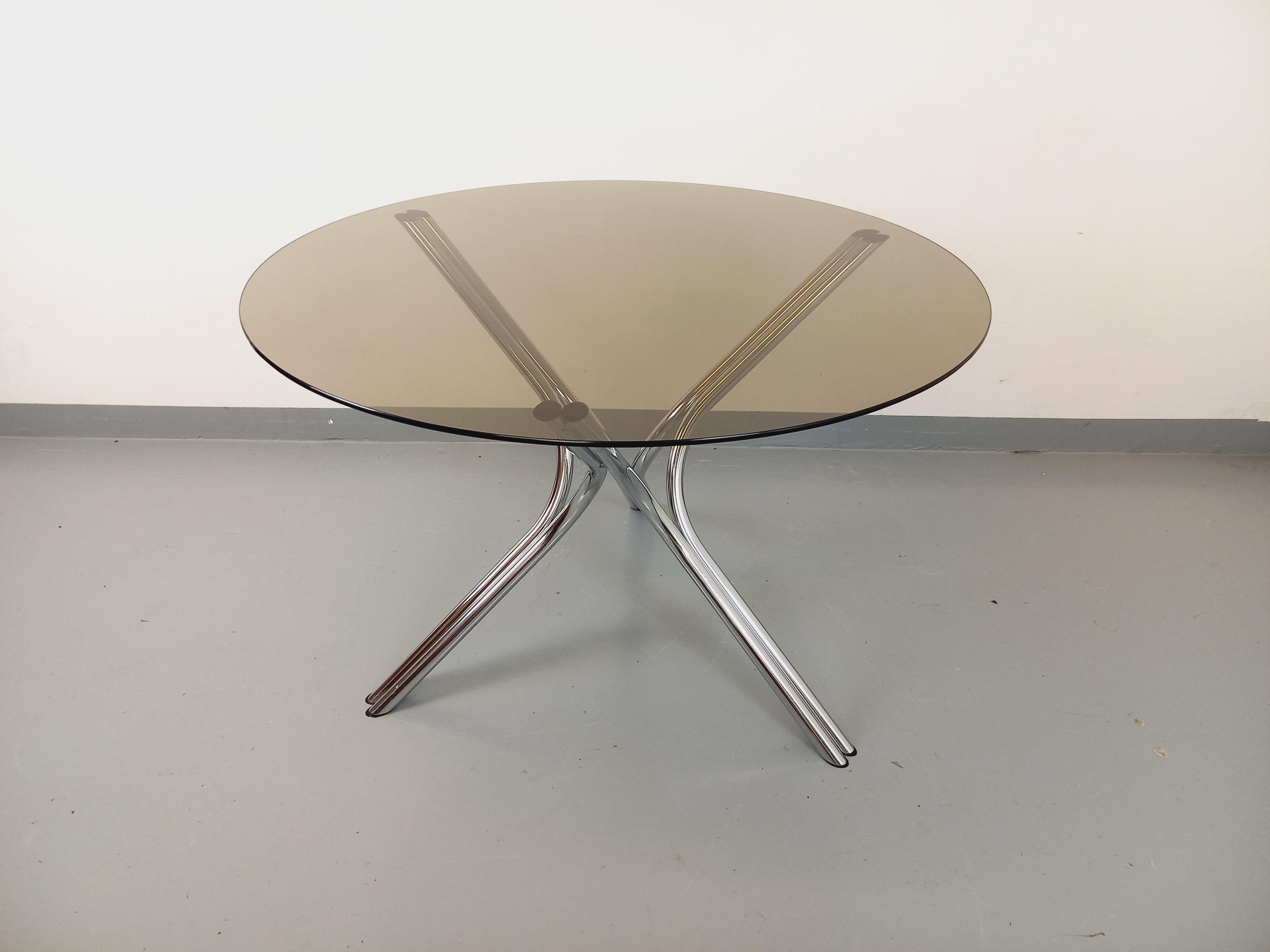 Ère spatiale Table ronde de repas vintage en verre fumé et métal chromé style A Space des a