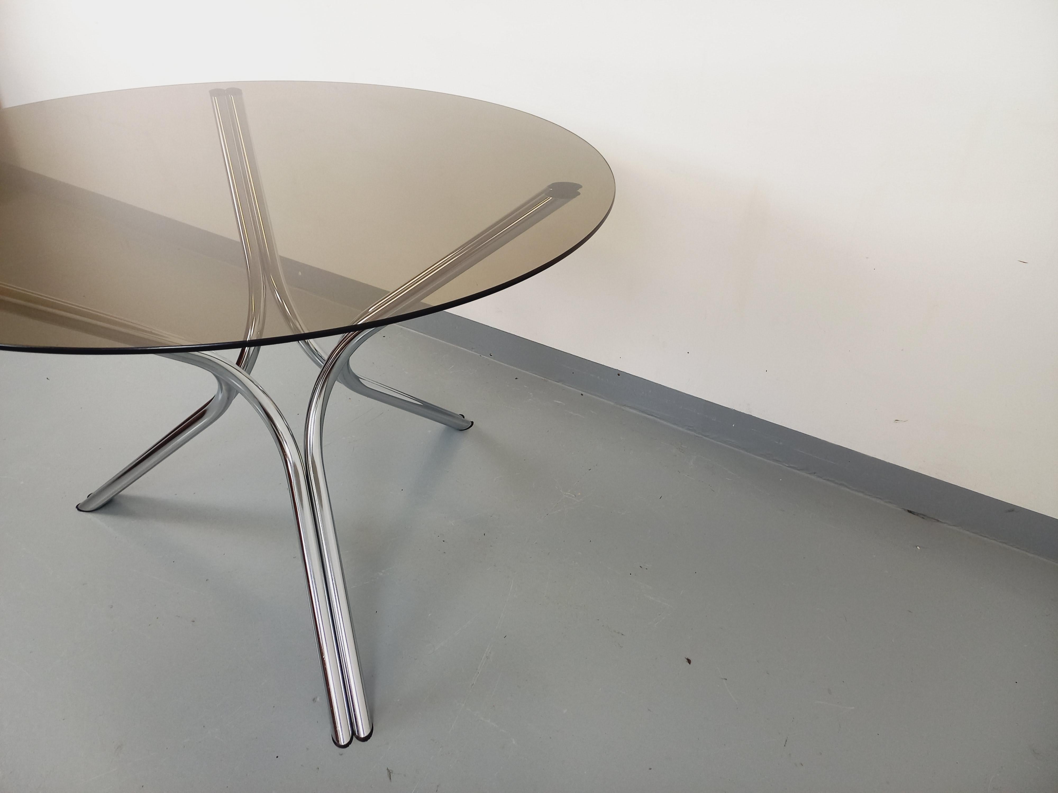 Métal Table ronde de repas vintage en verre fumé et métal chromé style A Space des a