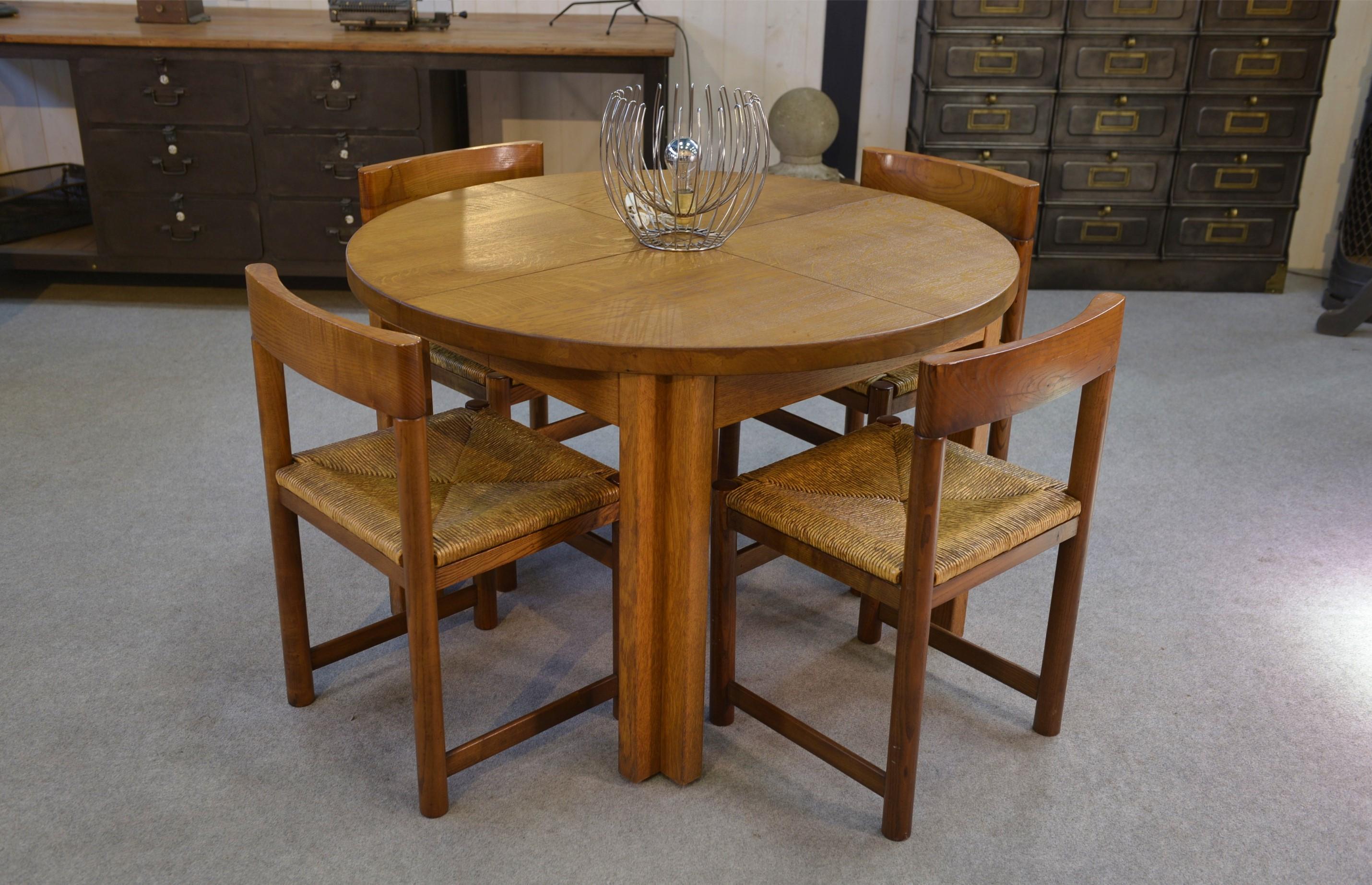 Tisch aus Massivholz von Maison Regain, 1970er Jahre (Ende des 20. Jahrhunderts) im Angebot