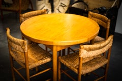 Table ronde modèle Dordogne et ses quatre chaises