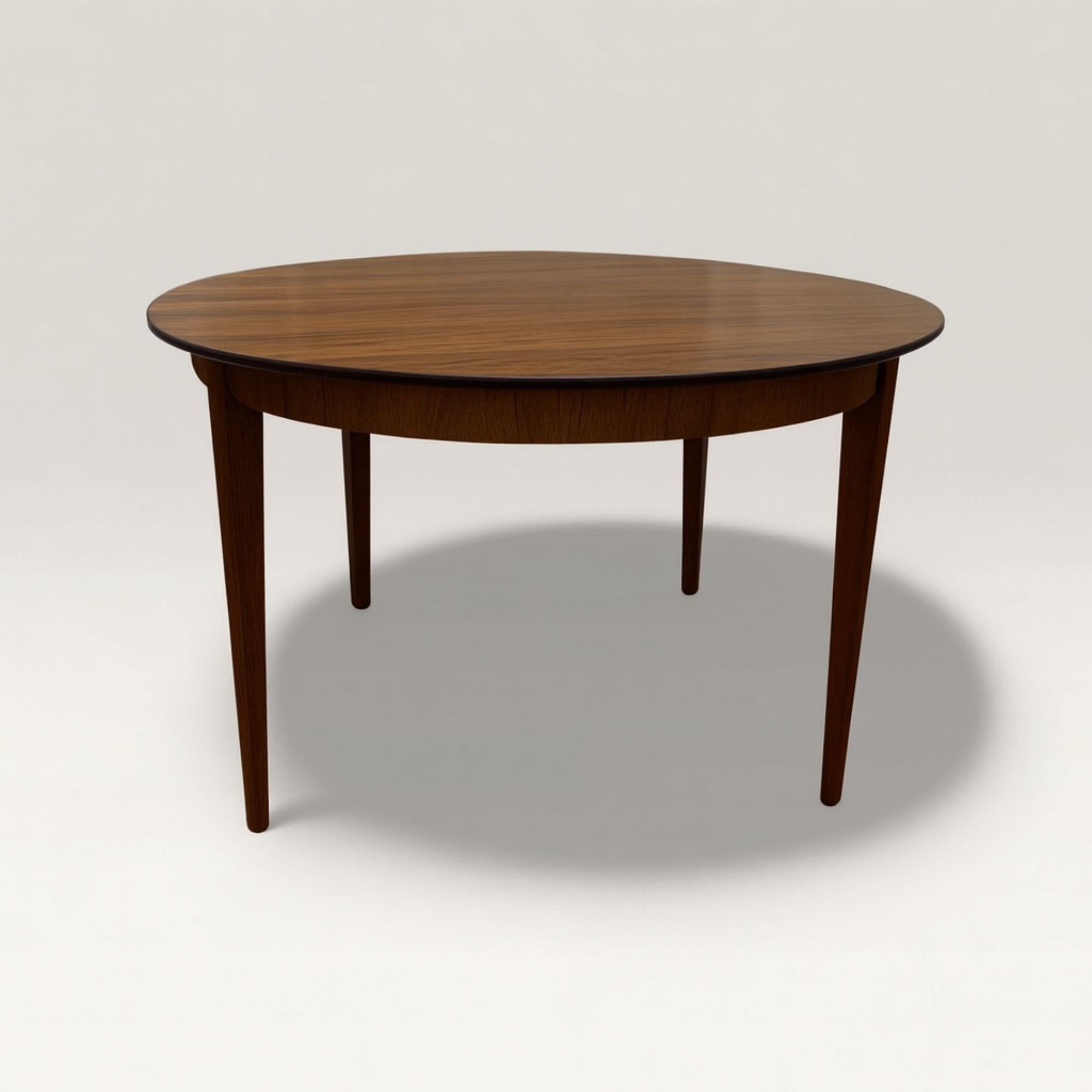 Table ronde palissandre par Henning Kjaernulf (Dänisch) im Angebot