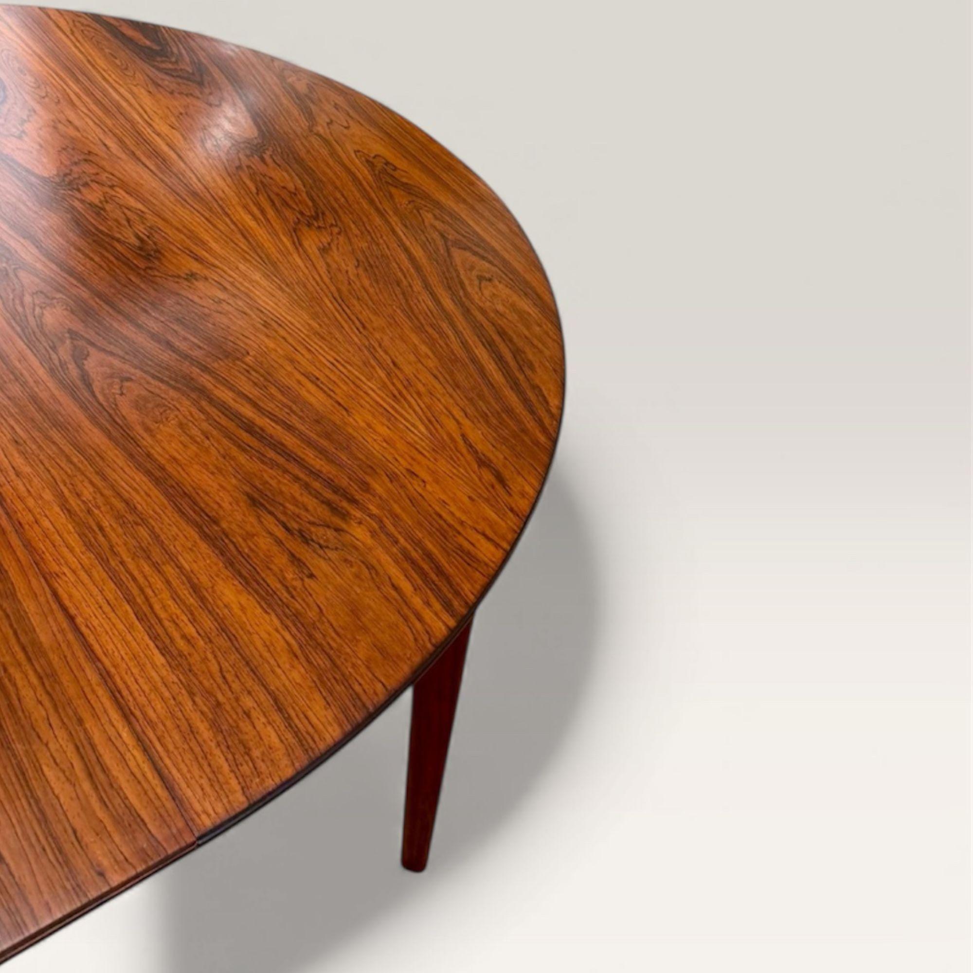 Table ronde palissandre par Henning Kjaernulf (Jacaranda) im Angebot