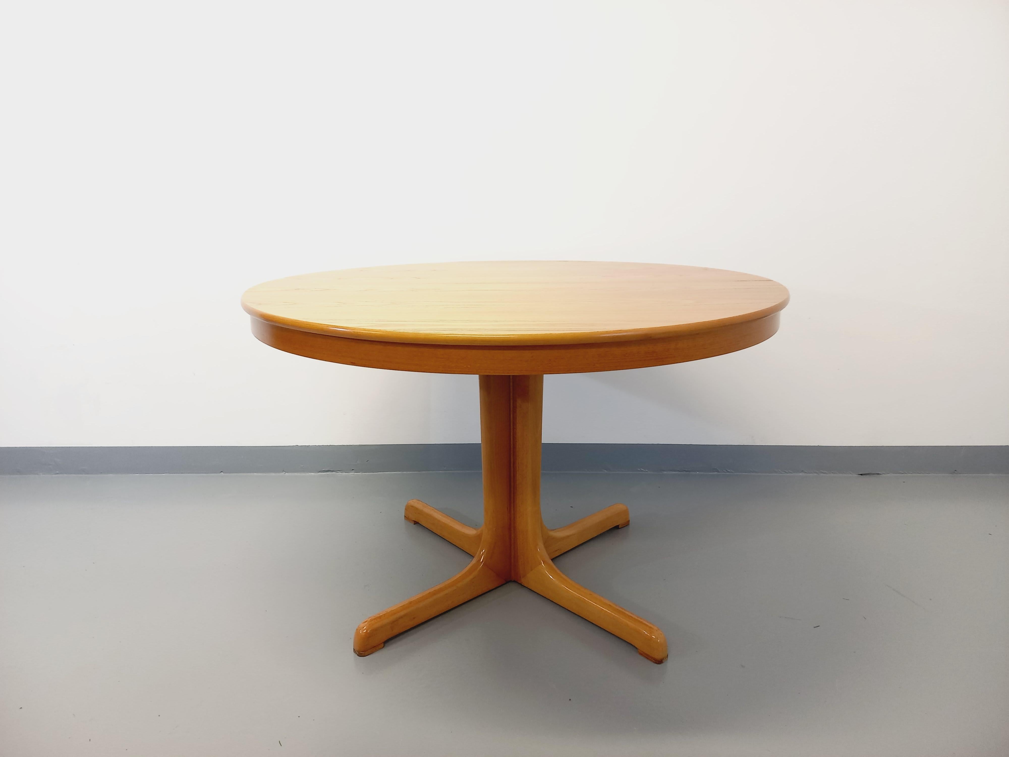 Table ronde vintage années 60 70 en orme blond avec rallonge intégrée en vente 3
