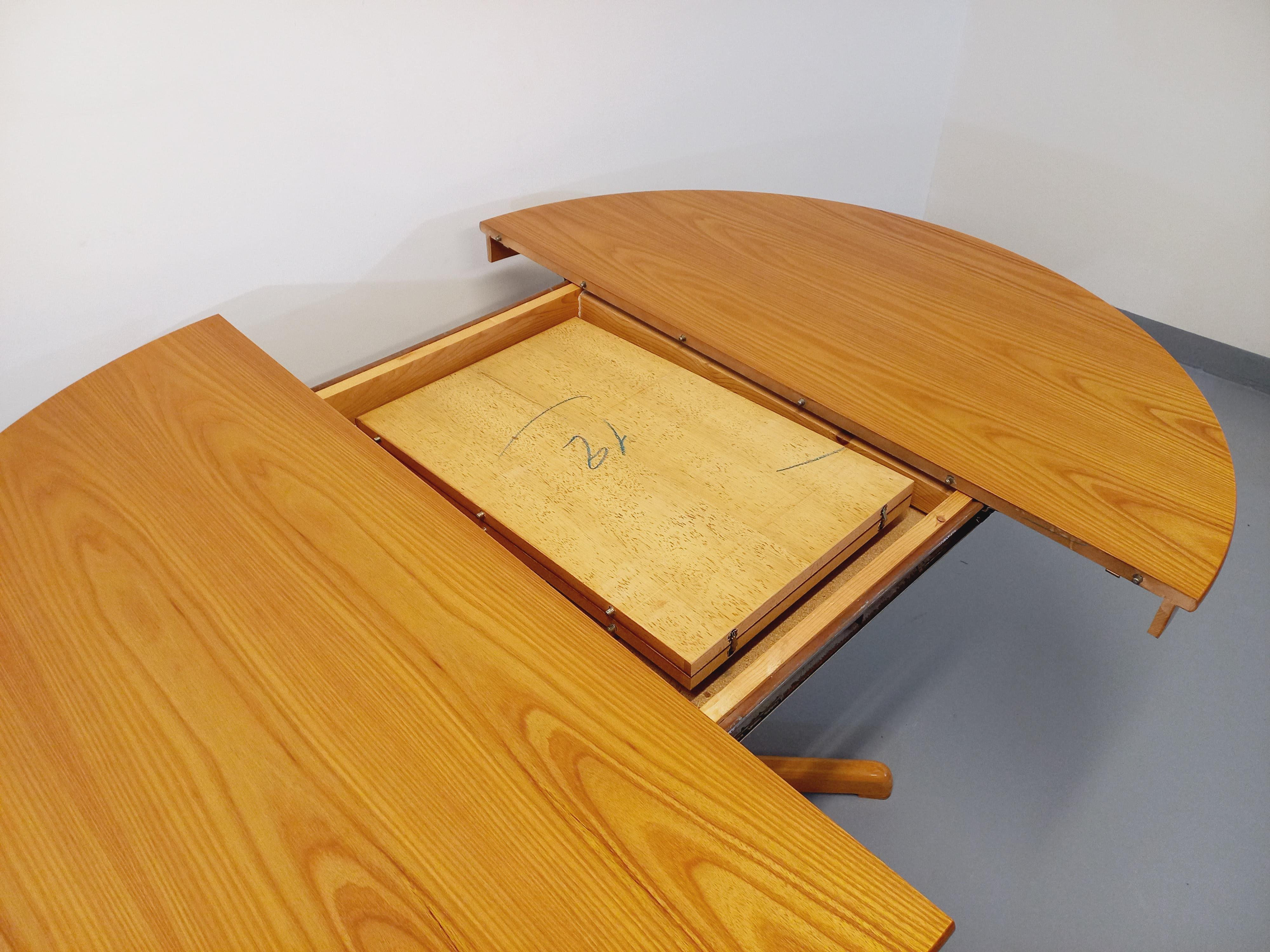 Table ronde vintage années 60 70 en orme blond avec rallonge intégrée en vente 4