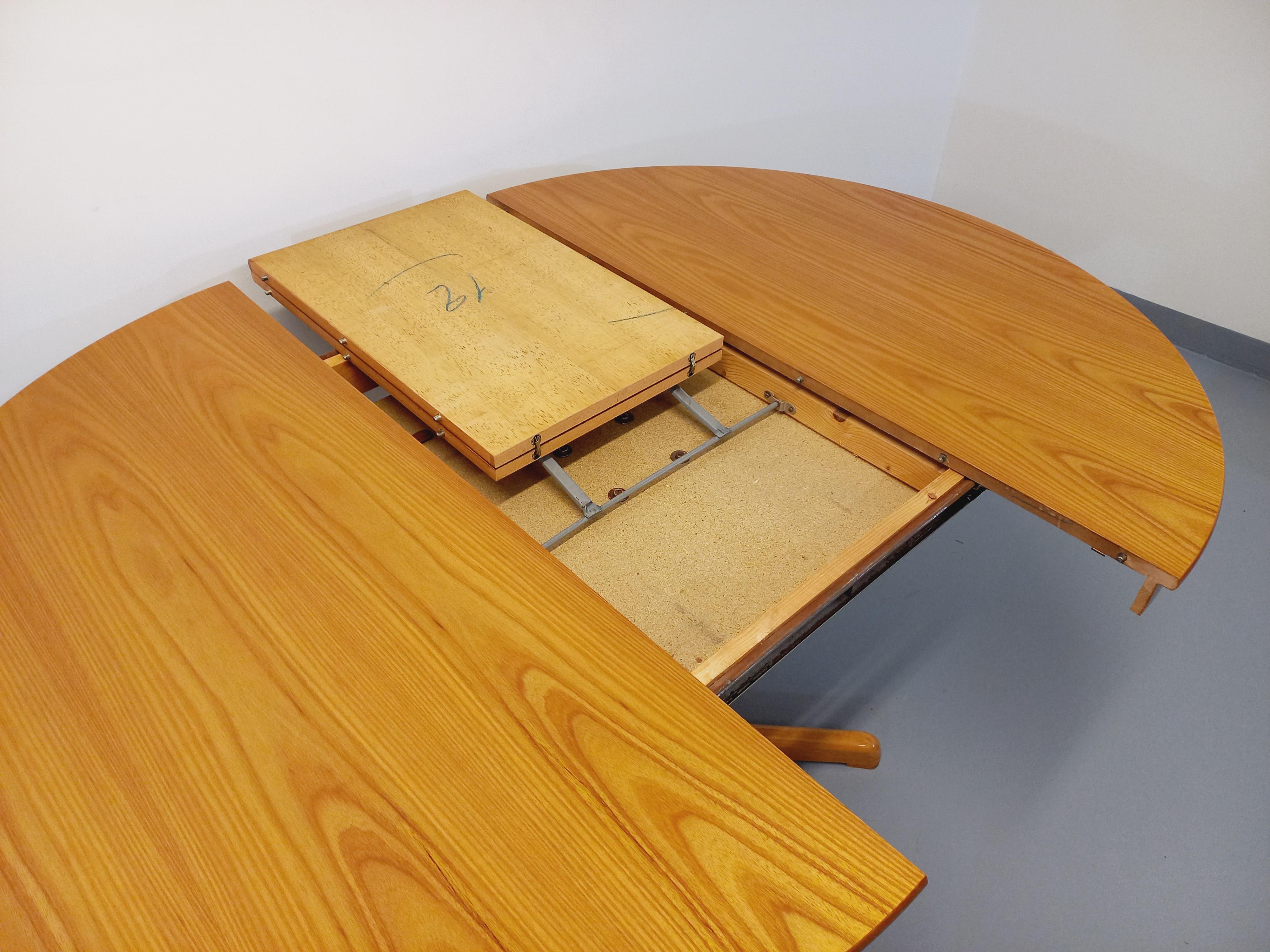 Mid-Century Modern Table ronde vintage années 60 70 en orme blond avec rallonge intégrée en vente