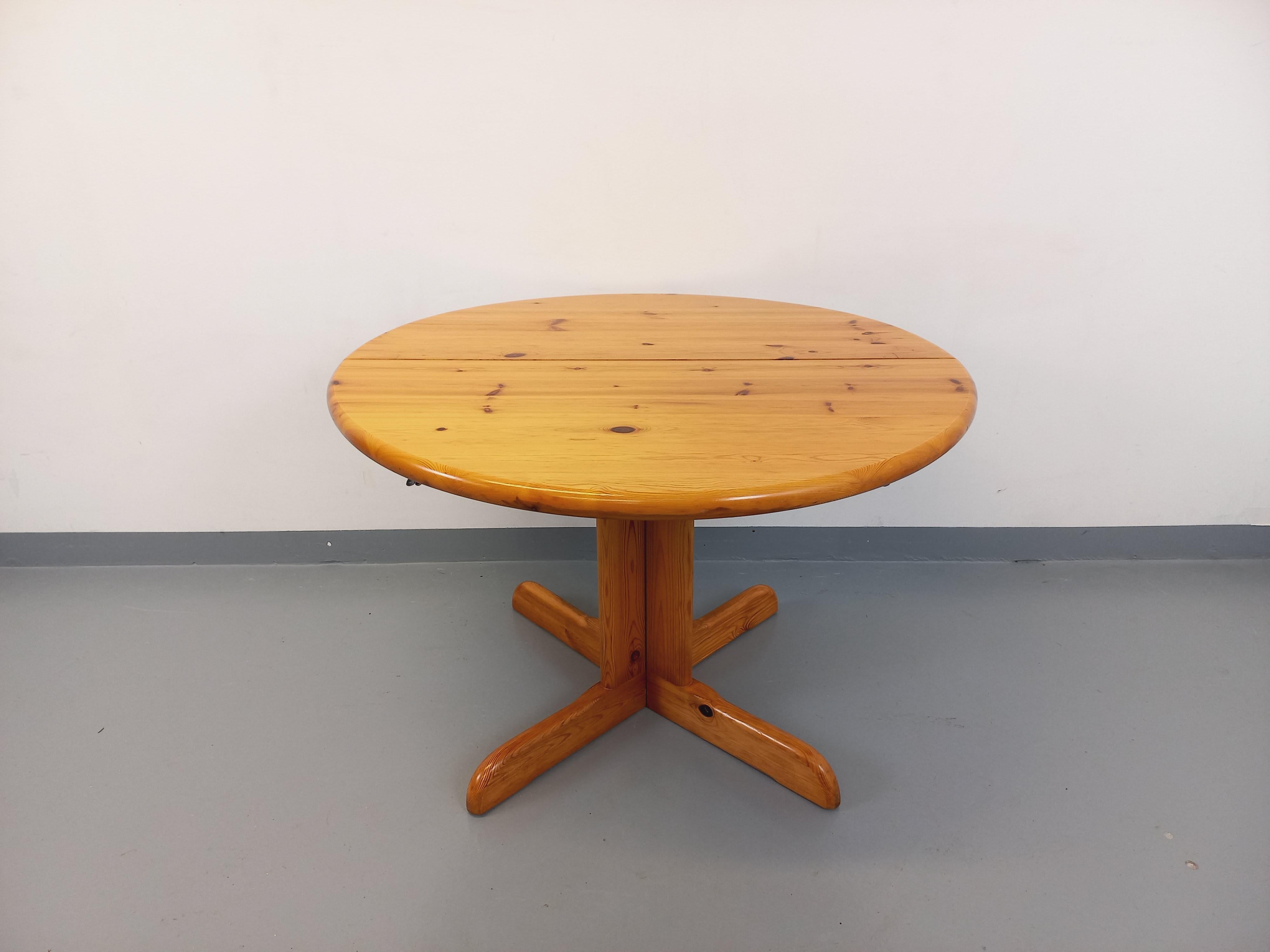 Table ronde vintage en pin des années 60 70 avec rallonges en vente 2