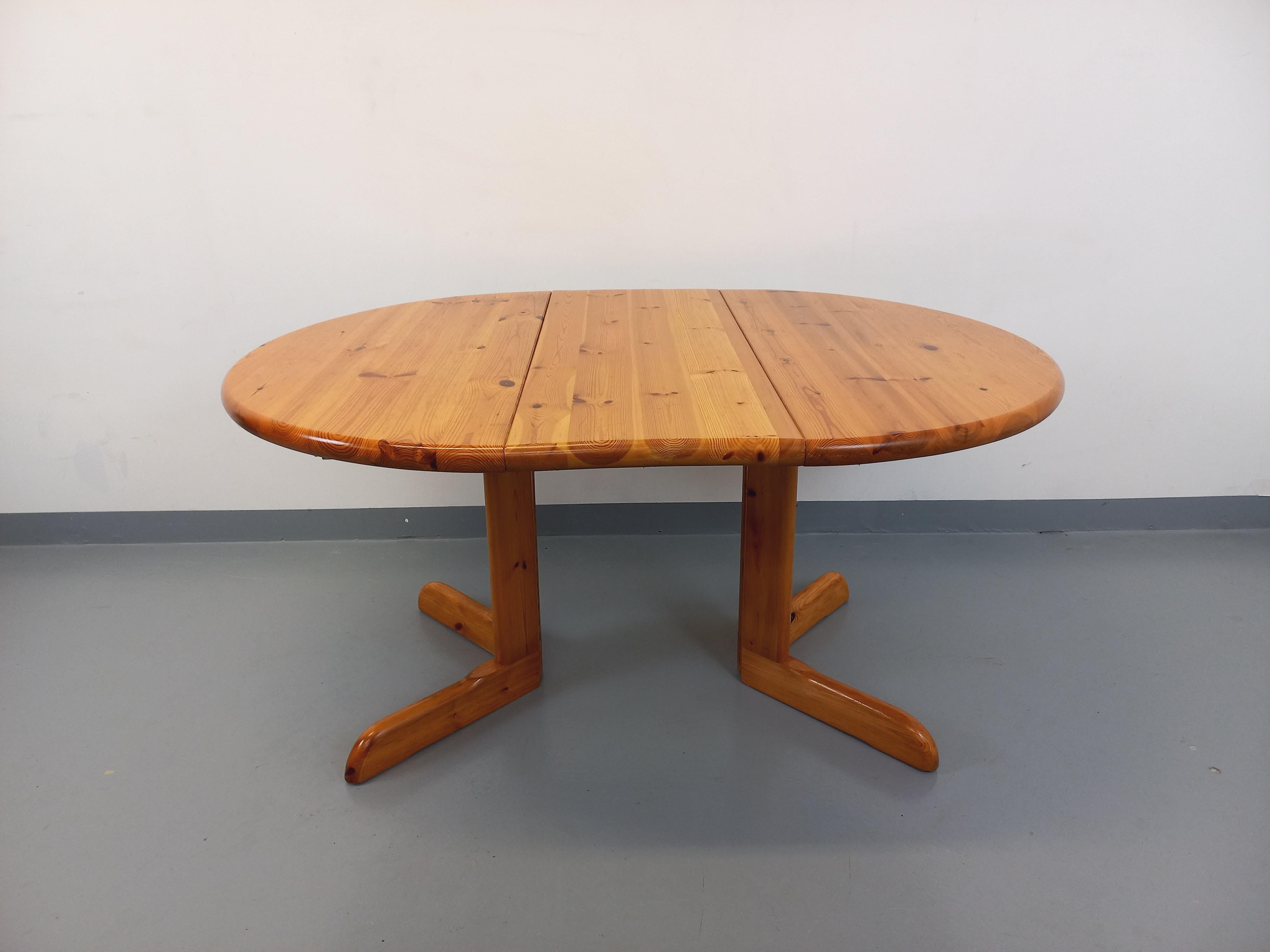 Français Table ronde vintage en pin des années 60 70 avec rallonges en vente