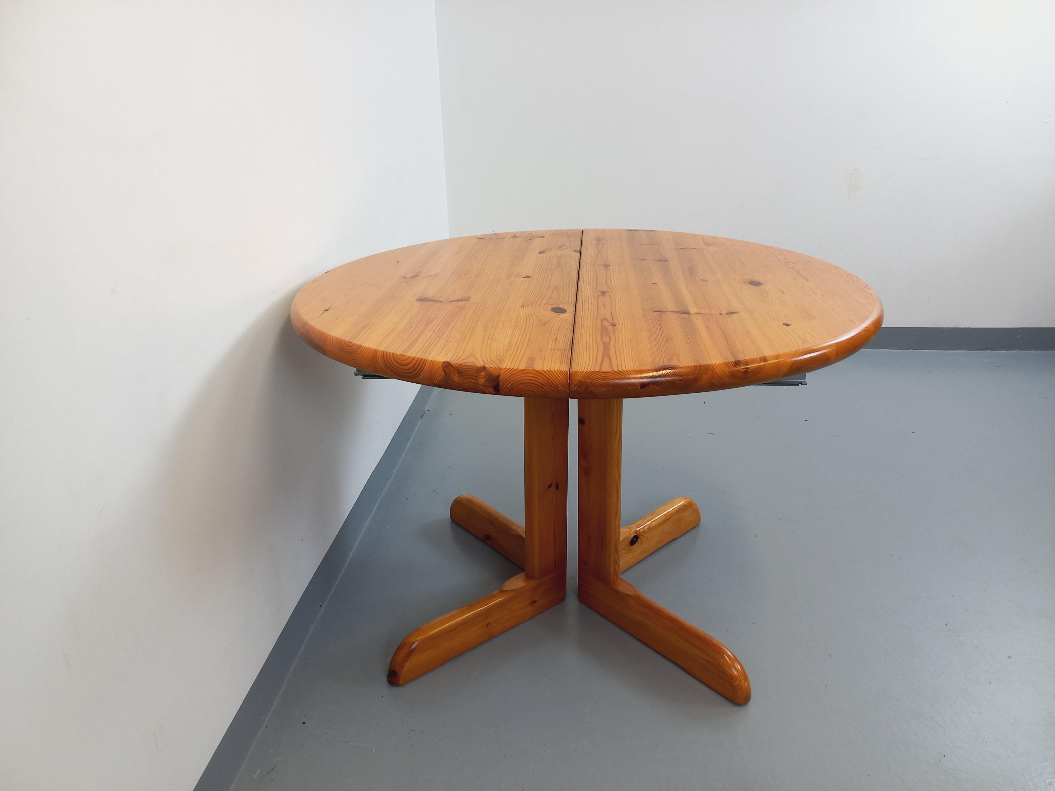 Pin Table ronde vintage en pin des années 60 70 avec rallonges en vente
