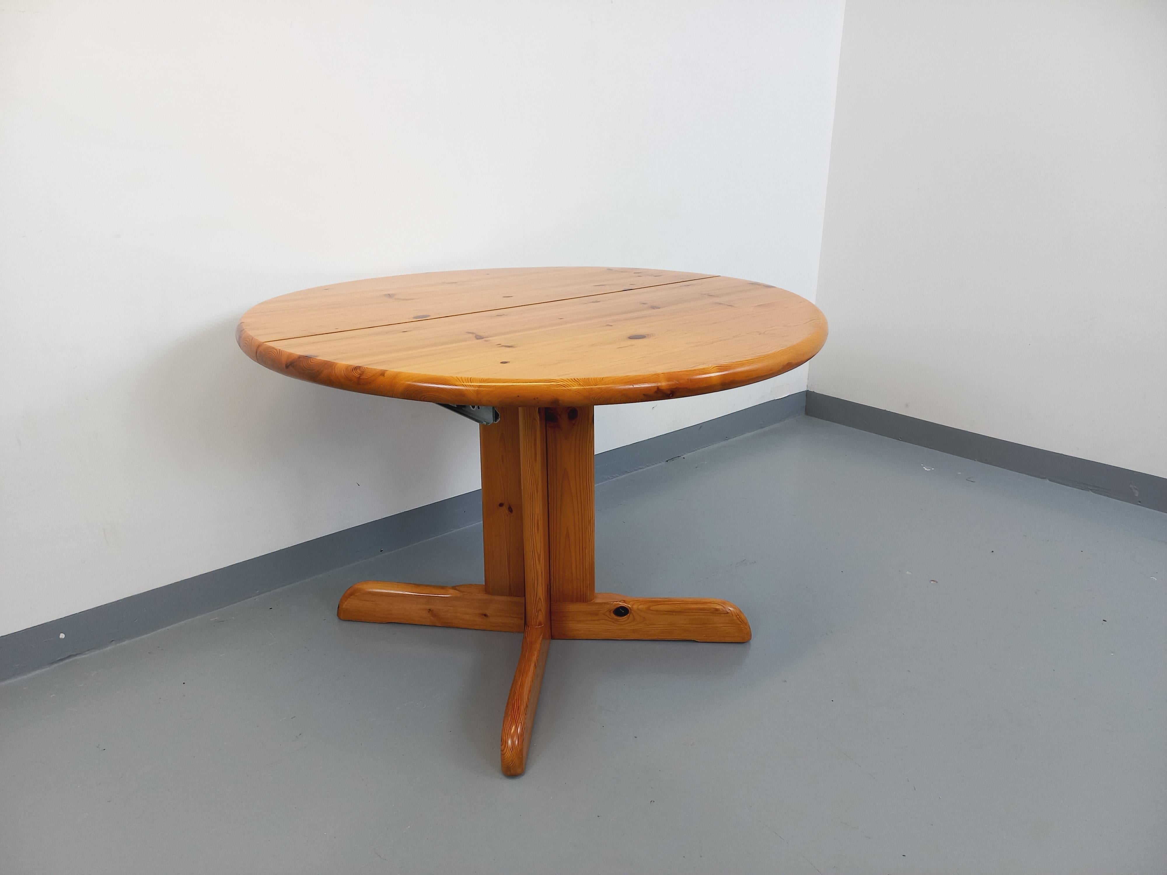 Table ronde vintage en pin des années 60 70 avec rallonges en vente 1