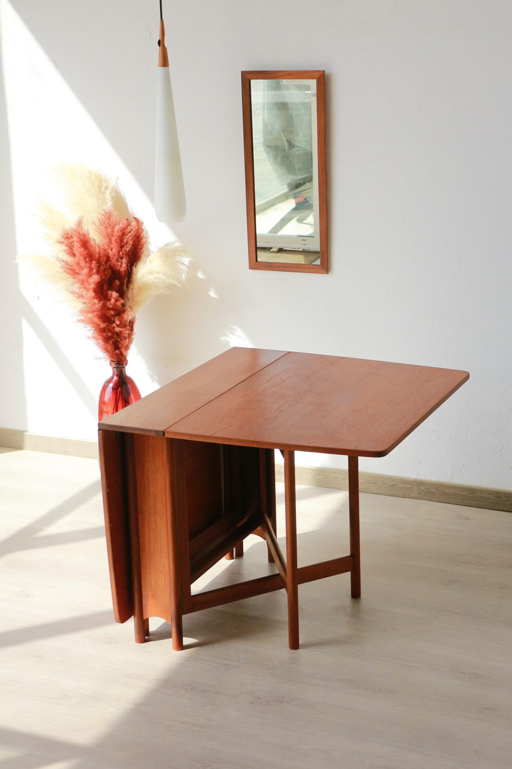 Mid-Century Modern Table scandinave à abattants rectangulaire - McIntosh For Sale